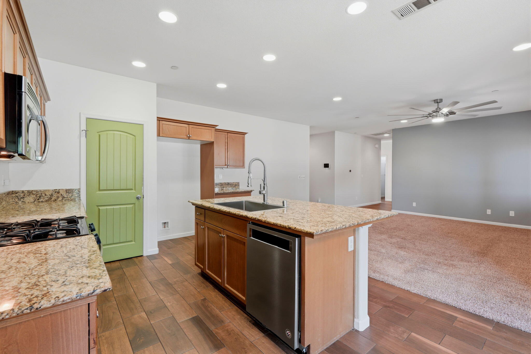 1078 Geneva Dr, Lemoore, CA 93245