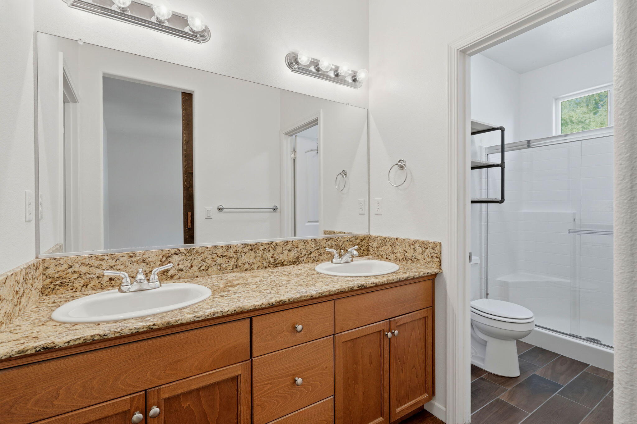 1078 Geneva Dr, Lemoore, CA 93245