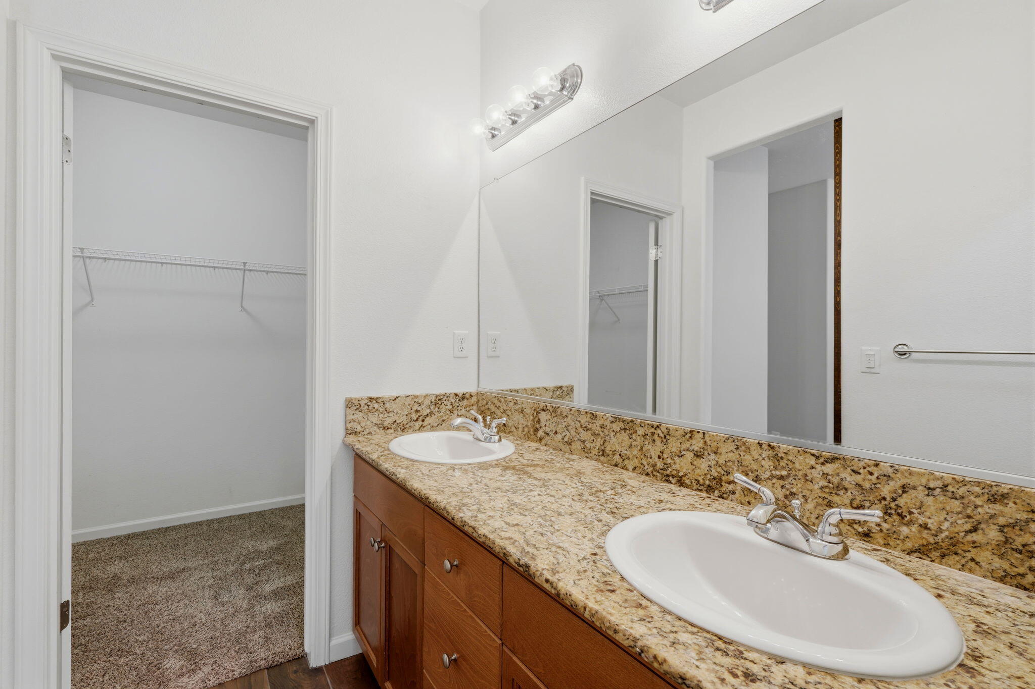 1078 Geneva Dr, Lemoore, CA 93245