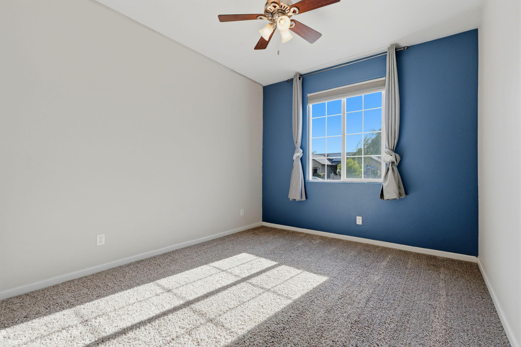 1078 Geneva Dr, Lemoore, CA 93245