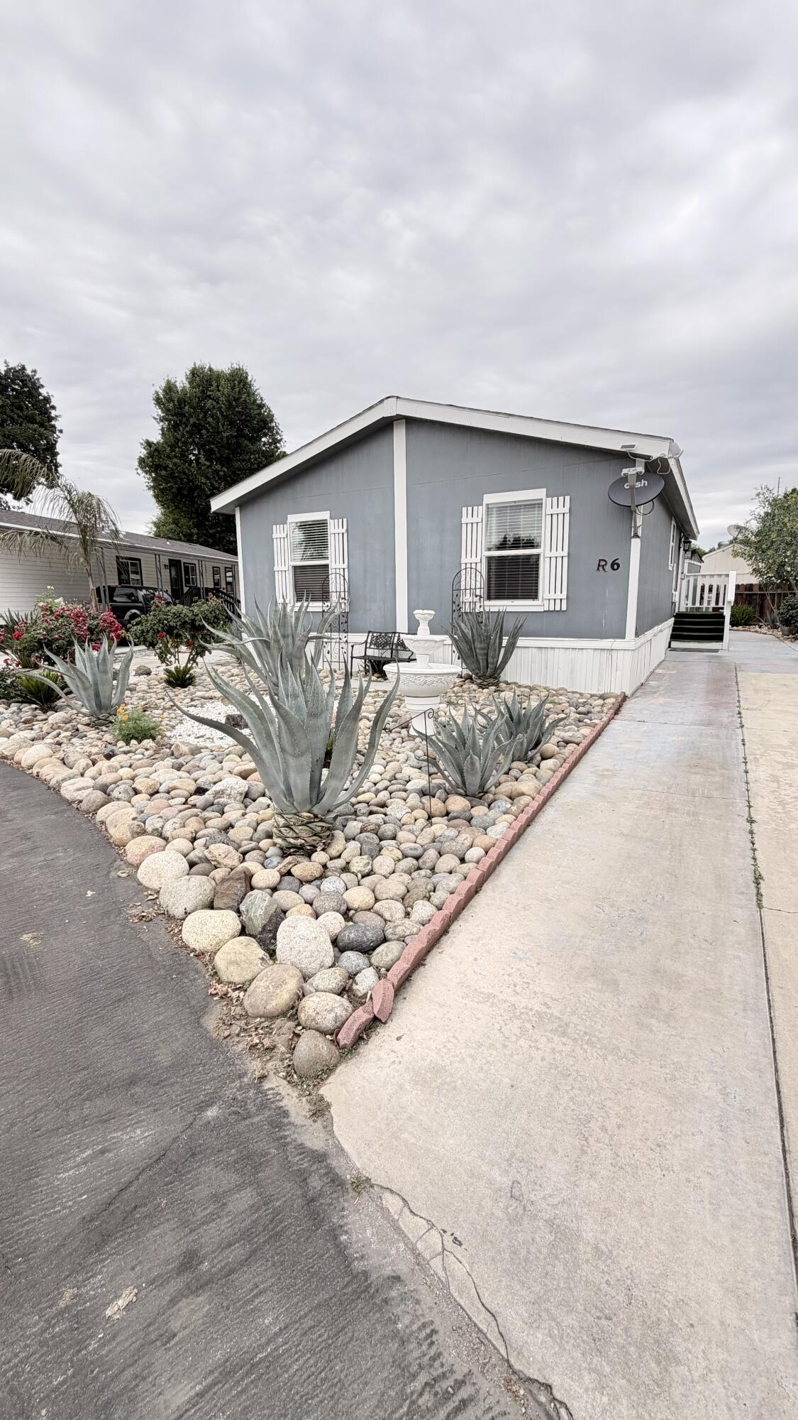 2400 W Midvalley Ave, Visalia, CA 93277
