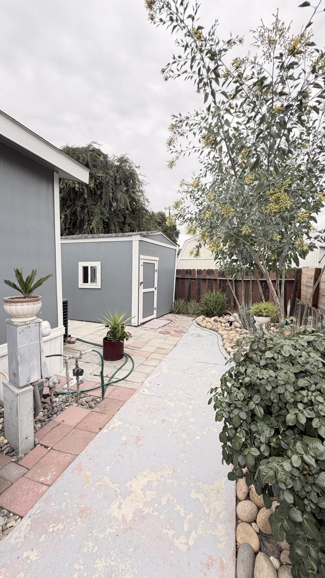 2400 W Midvalley Ave, Visalia, CA 93277