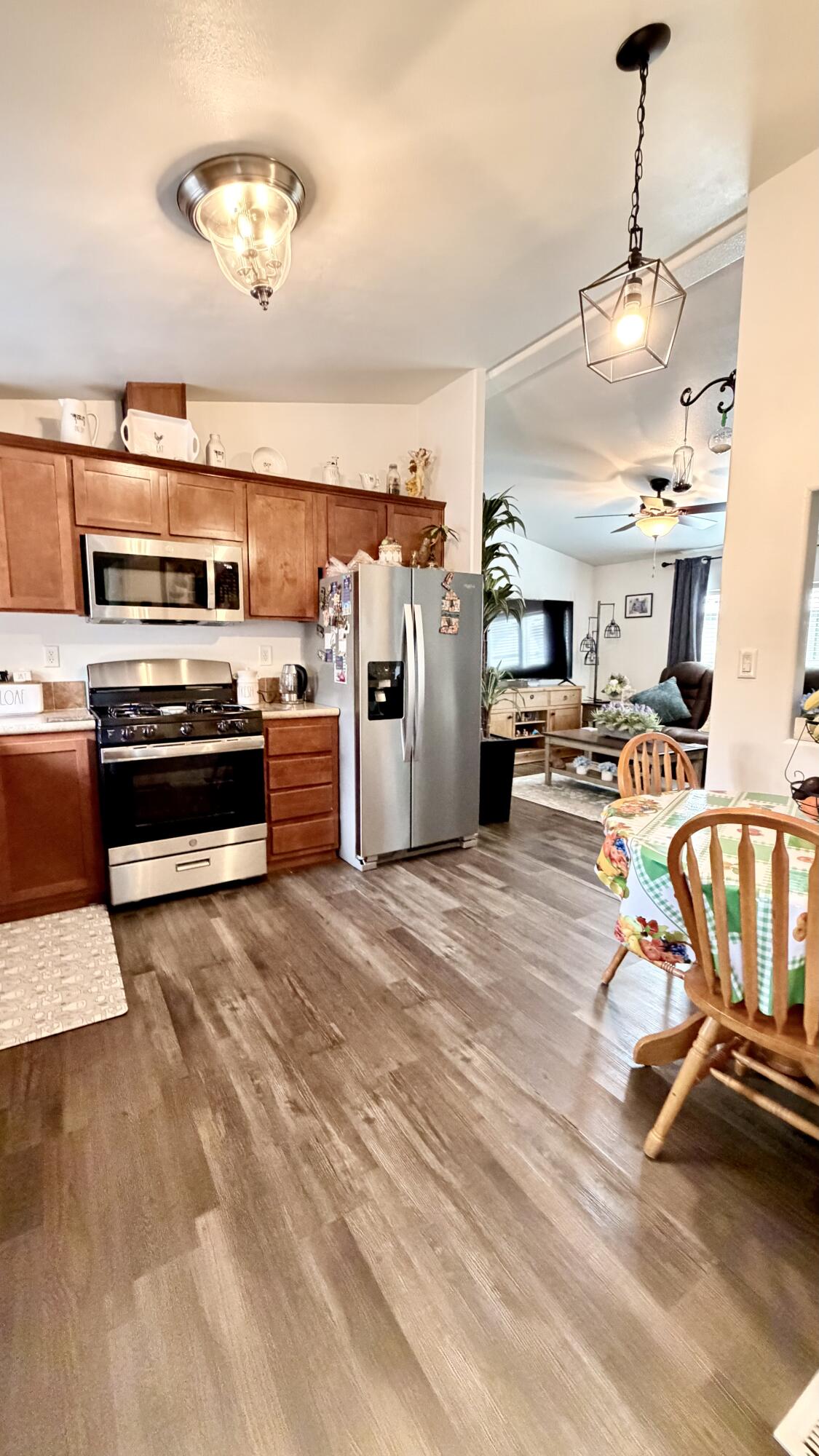 2400 W Midvalley Ave, Visalia, CA 93277