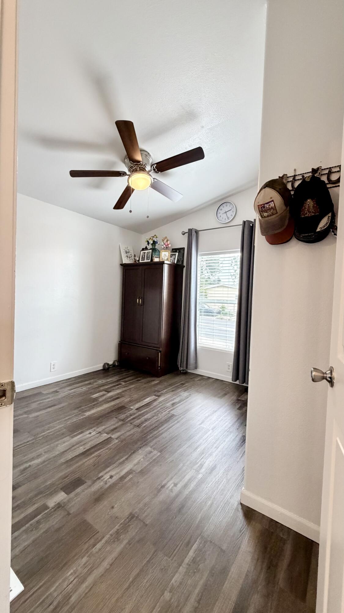 2400 W Midvalley Ave, Visalia, CA 93277