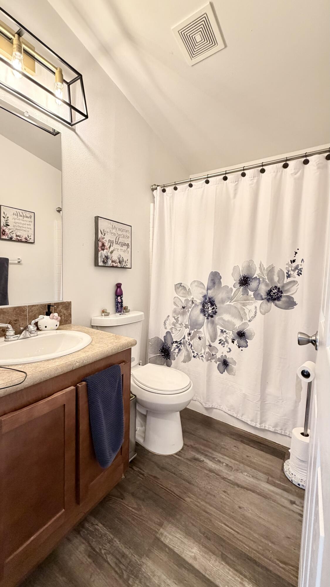 2400 W Midvalley Ave, Visalia, CA 93277