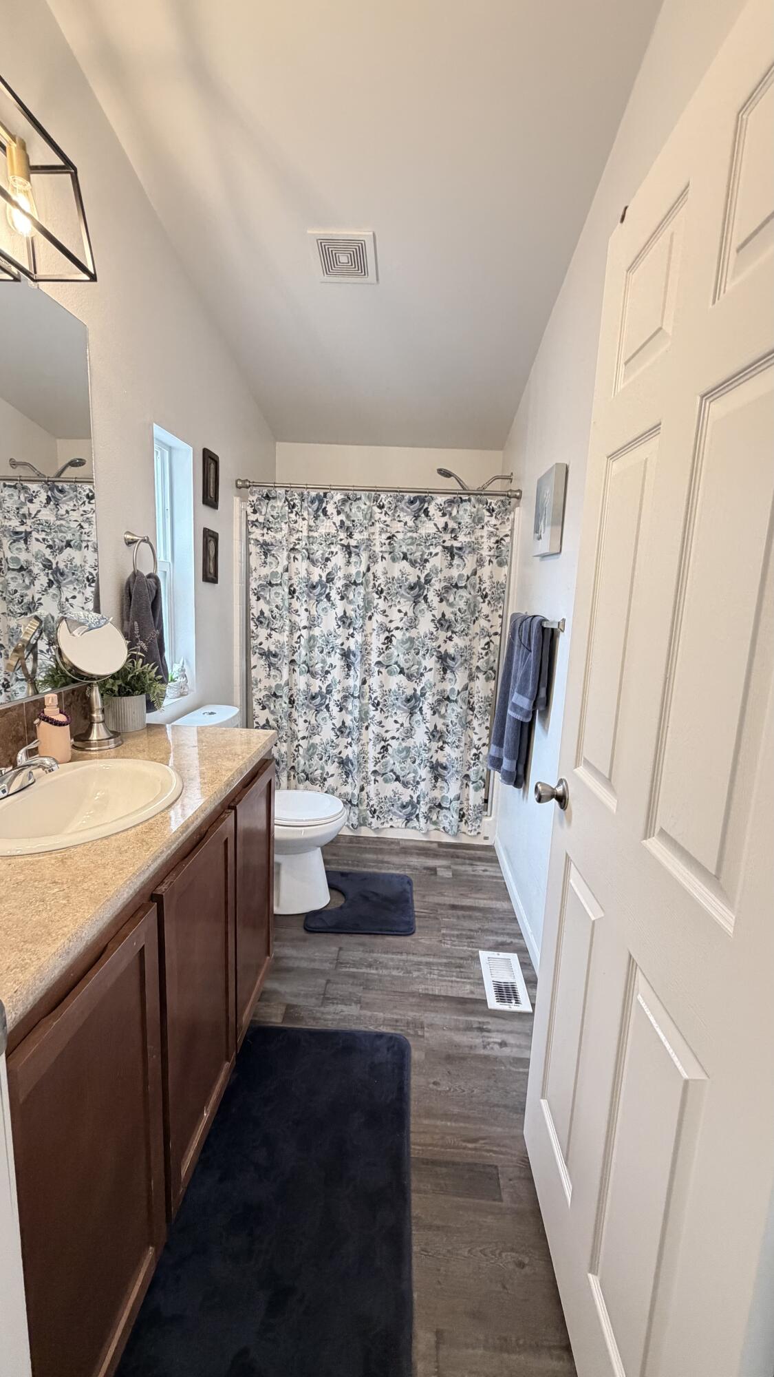 2400 W Midvalley Ave, Visalia, CA 93277