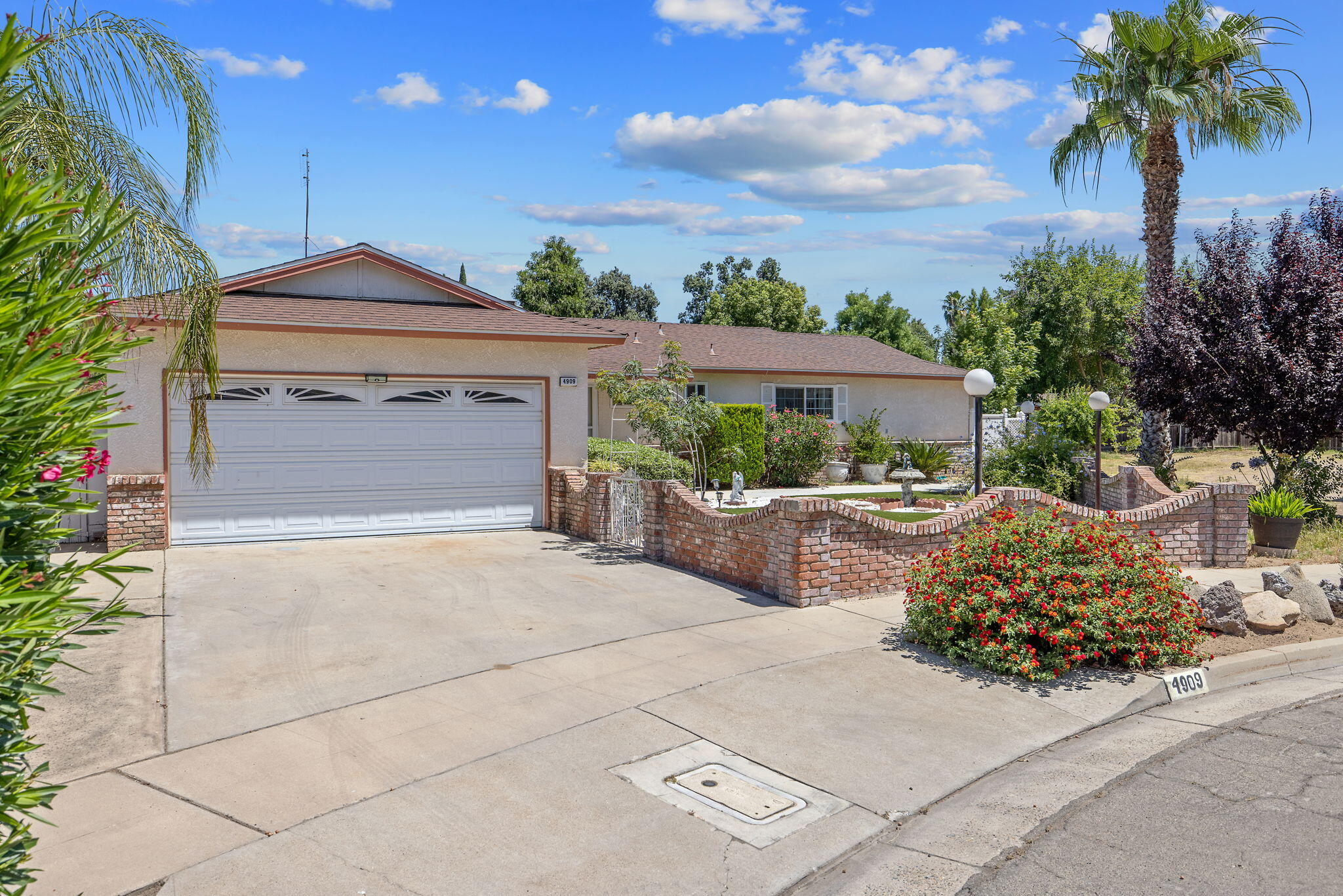 4909 E Fillmore Ave, Fresno, CA 93727