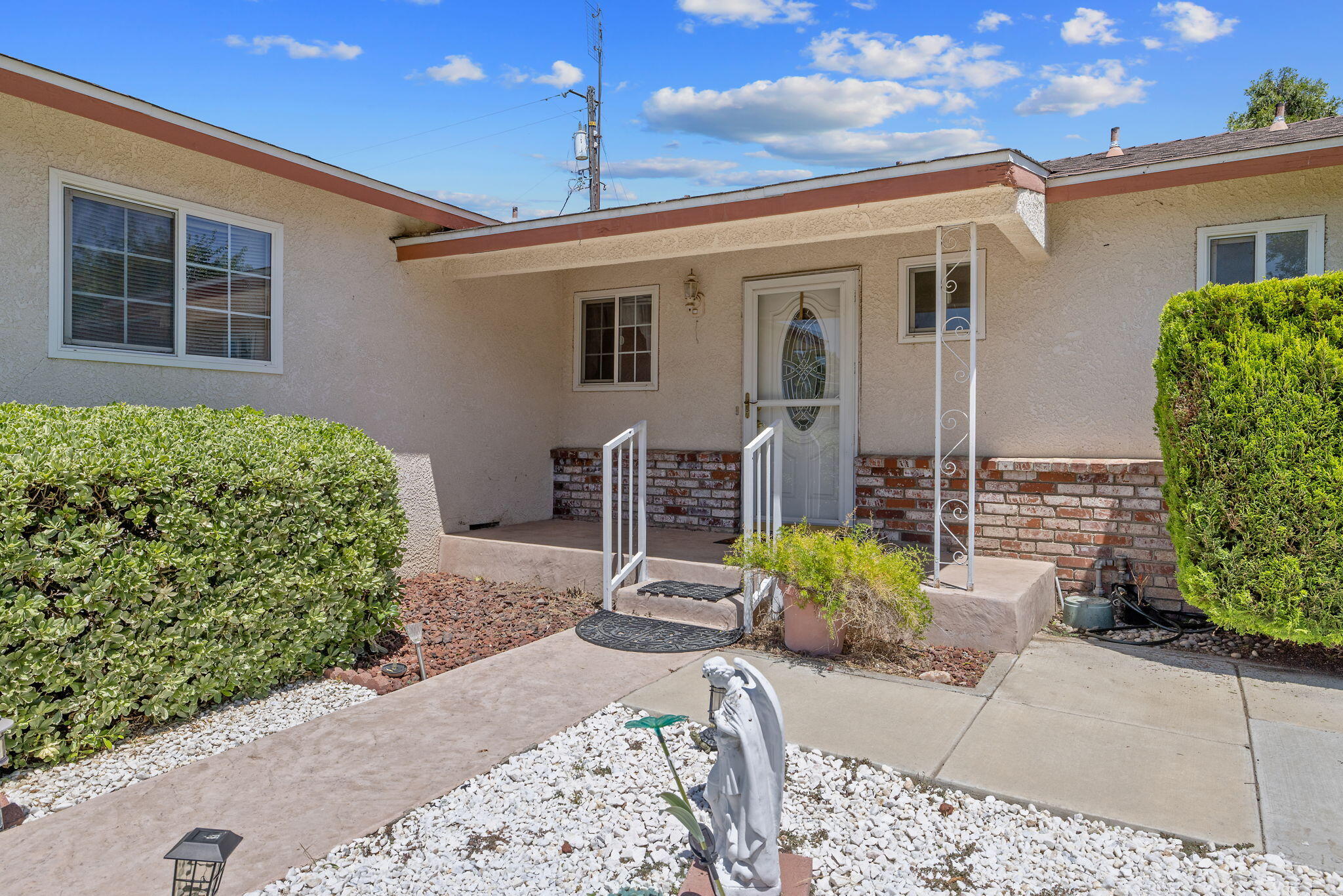 4909 E Fillmore Ave, Fresno, CA 93727