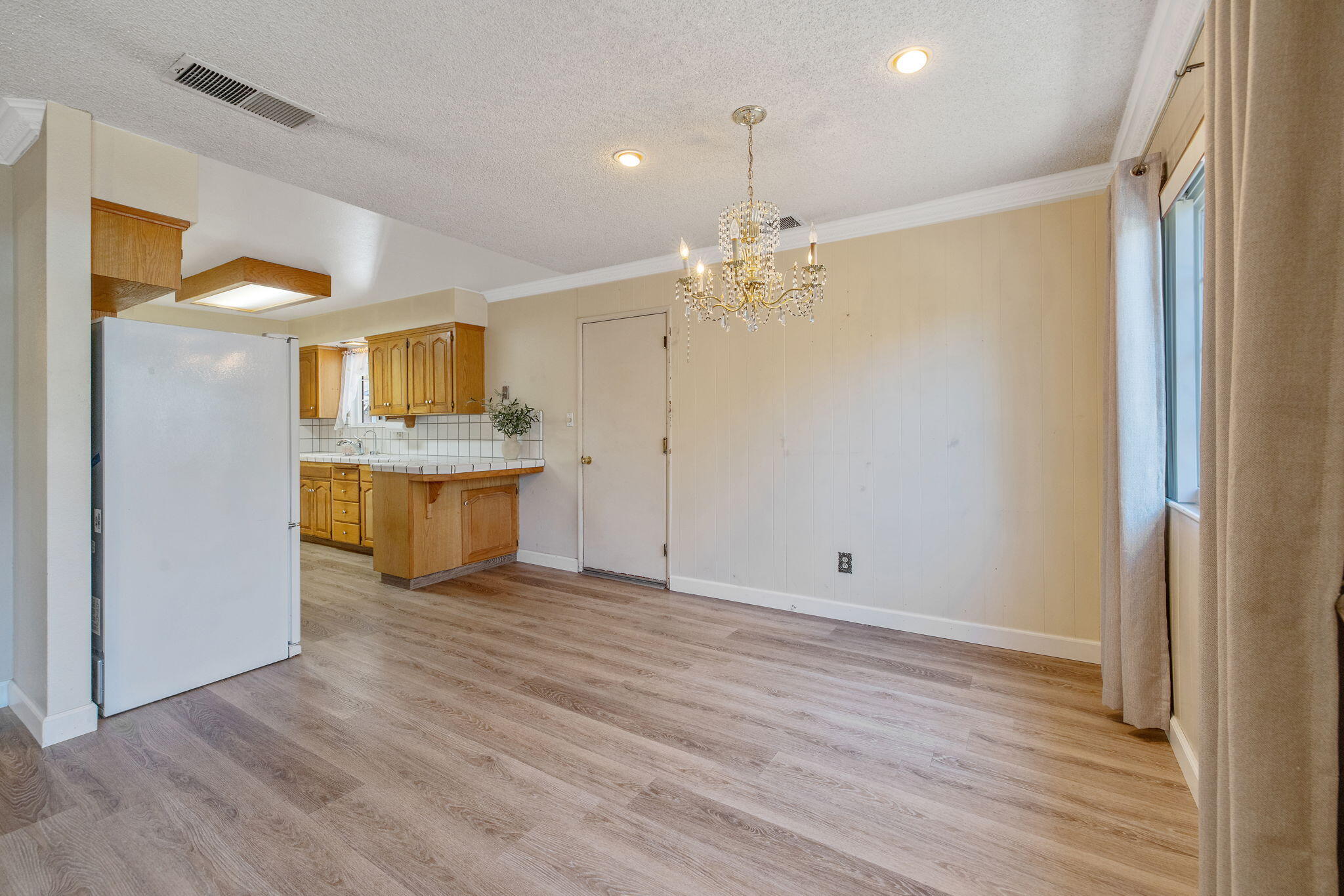 4909 E Fillmore Ave, Fresno, CA 93727