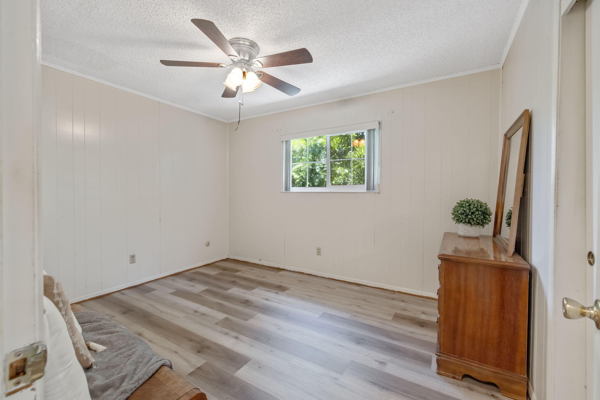 4909 E Fillmore Ave, Fresno, CA 93727