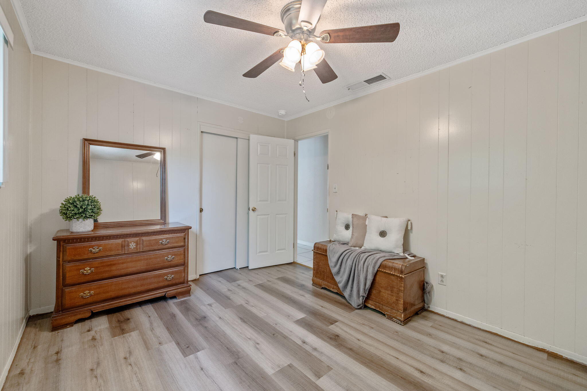 4909 E Fillmore Ave, Fresno, CA 93727