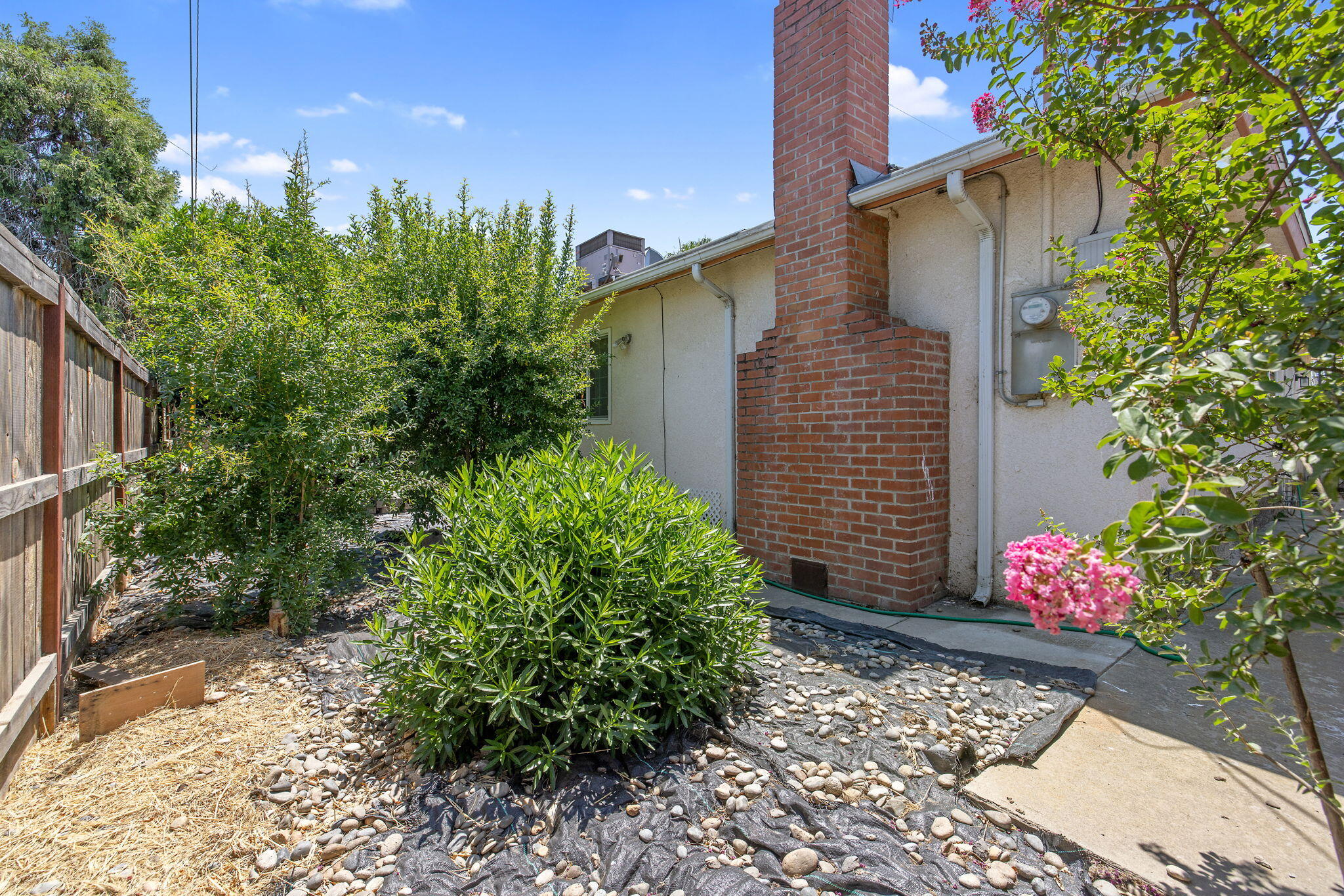4909 E Fillmore Ave, Fresno, CA 93727