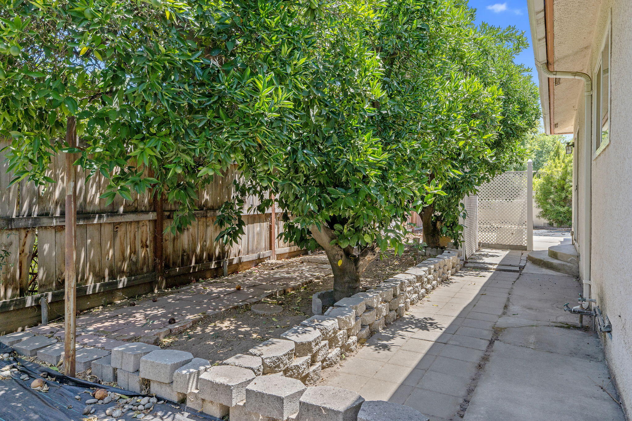 4909 E Fillmore Ave, Fresno, CA 93727