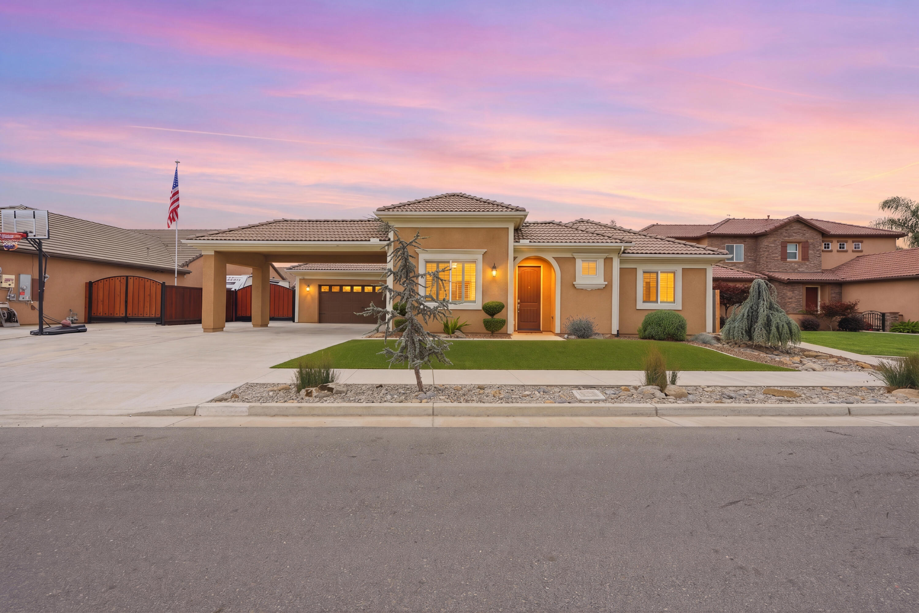 6641 W Oriole Ave, Visalia, CA 93291