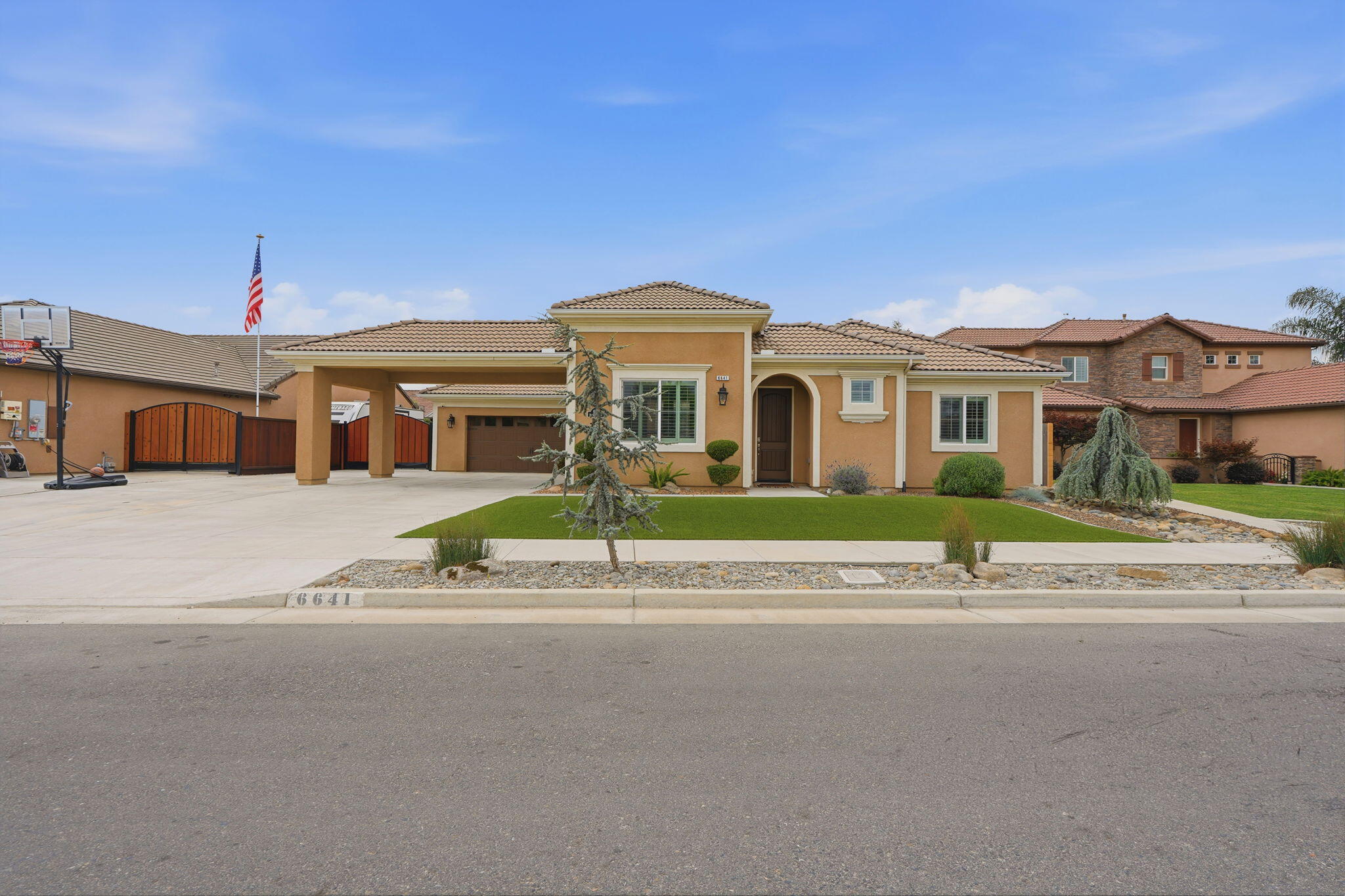 6641 W Oriole Ave, Visalia, CA 93291