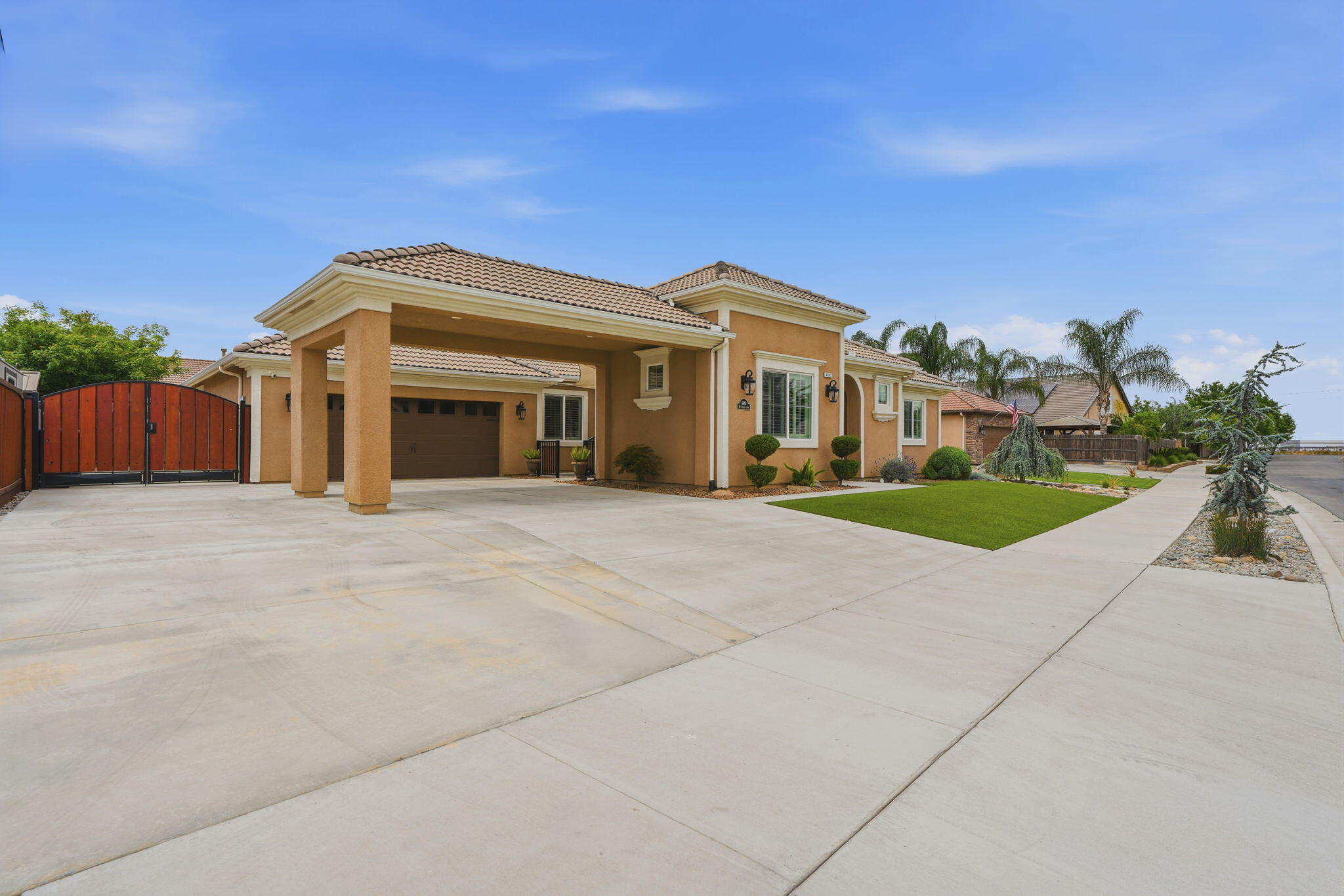 6641 W Oriole Ave, Visalia, CA 93291