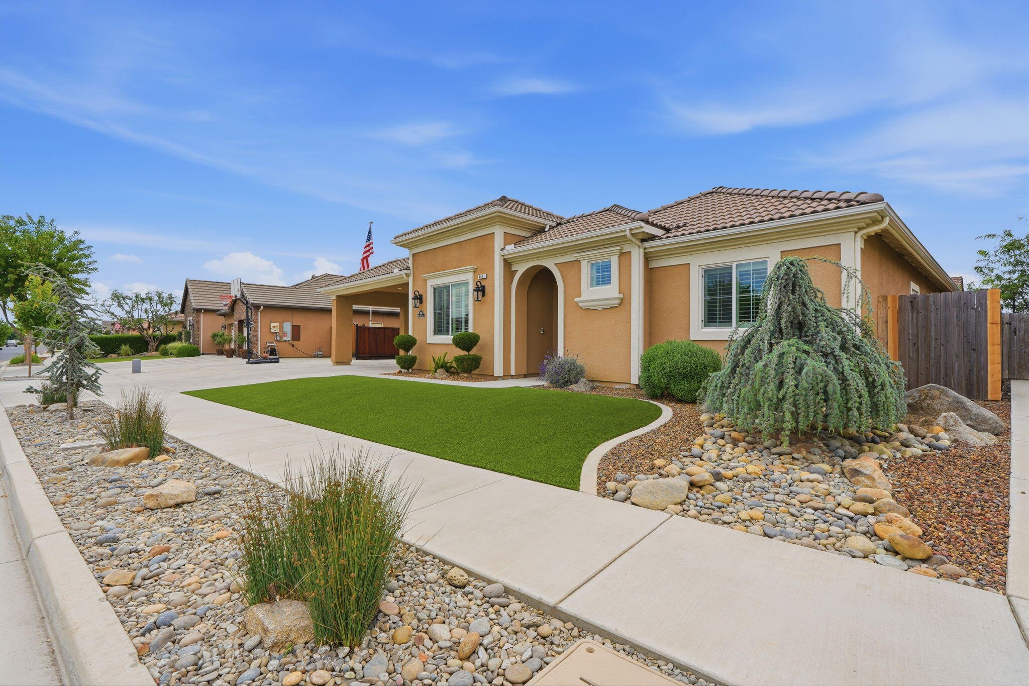6641 W Oriole Ave, Visalia, CA 93291