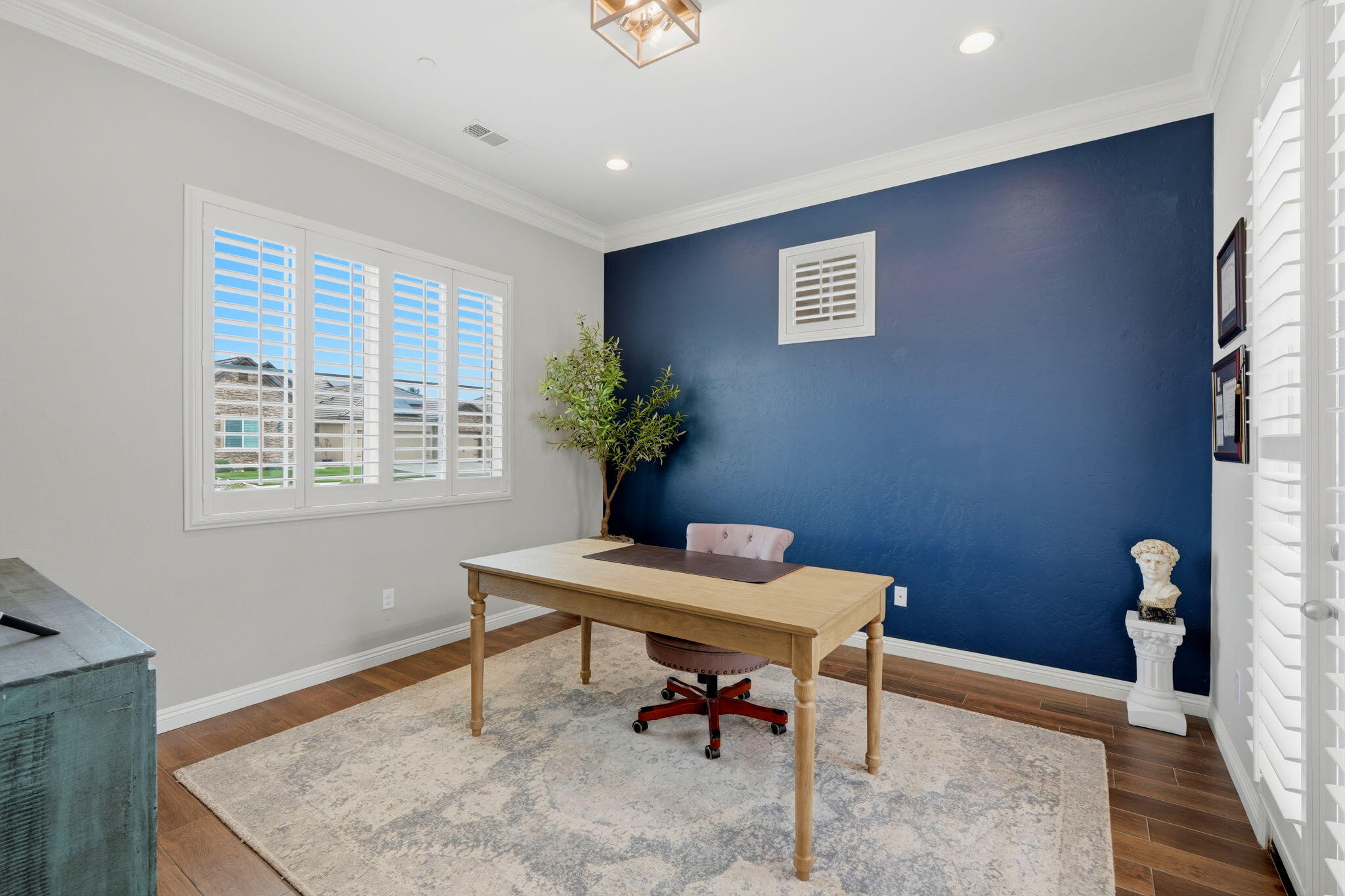 6641 W Oriole Ave, Visalia, CA 93291