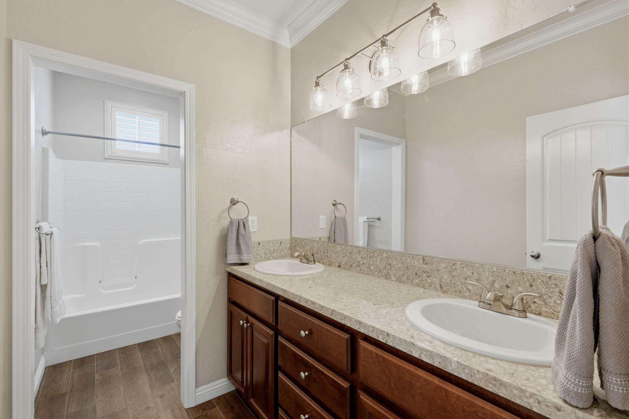 6641 W Oriole Ave, Visalia, CA 93291