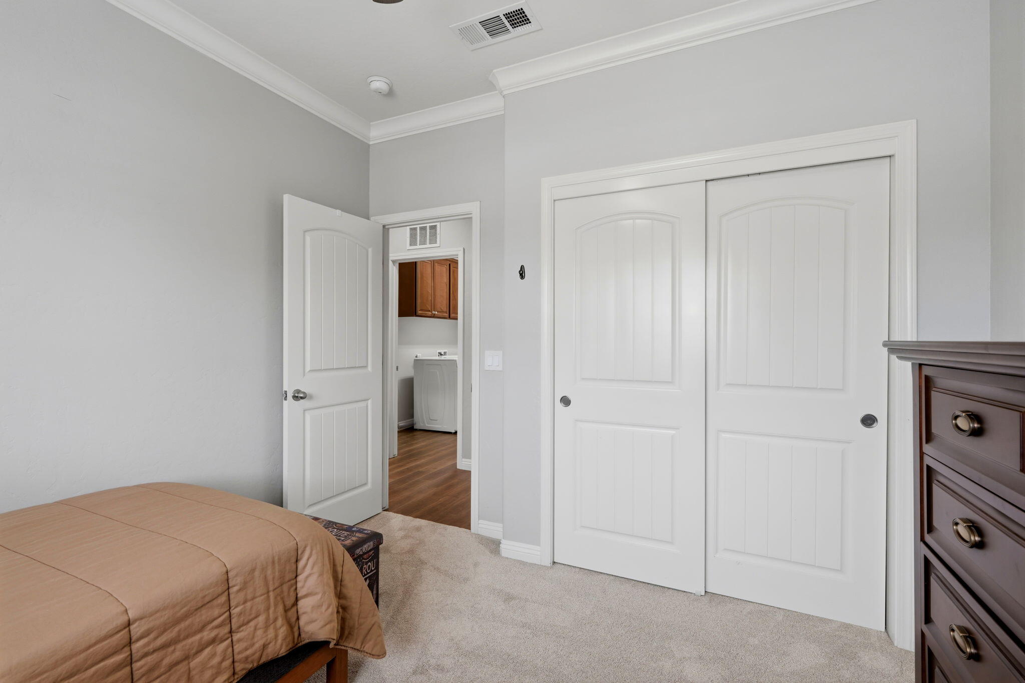 6641 W Oriole Ave, Visalia, CA 93291