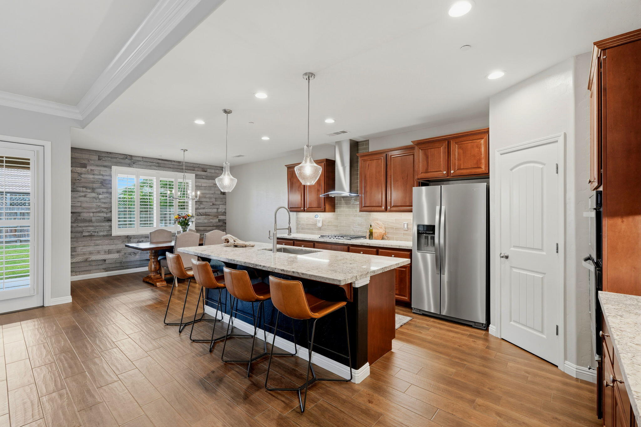 6641 W Oriole Ave, Visalia, CA 93291