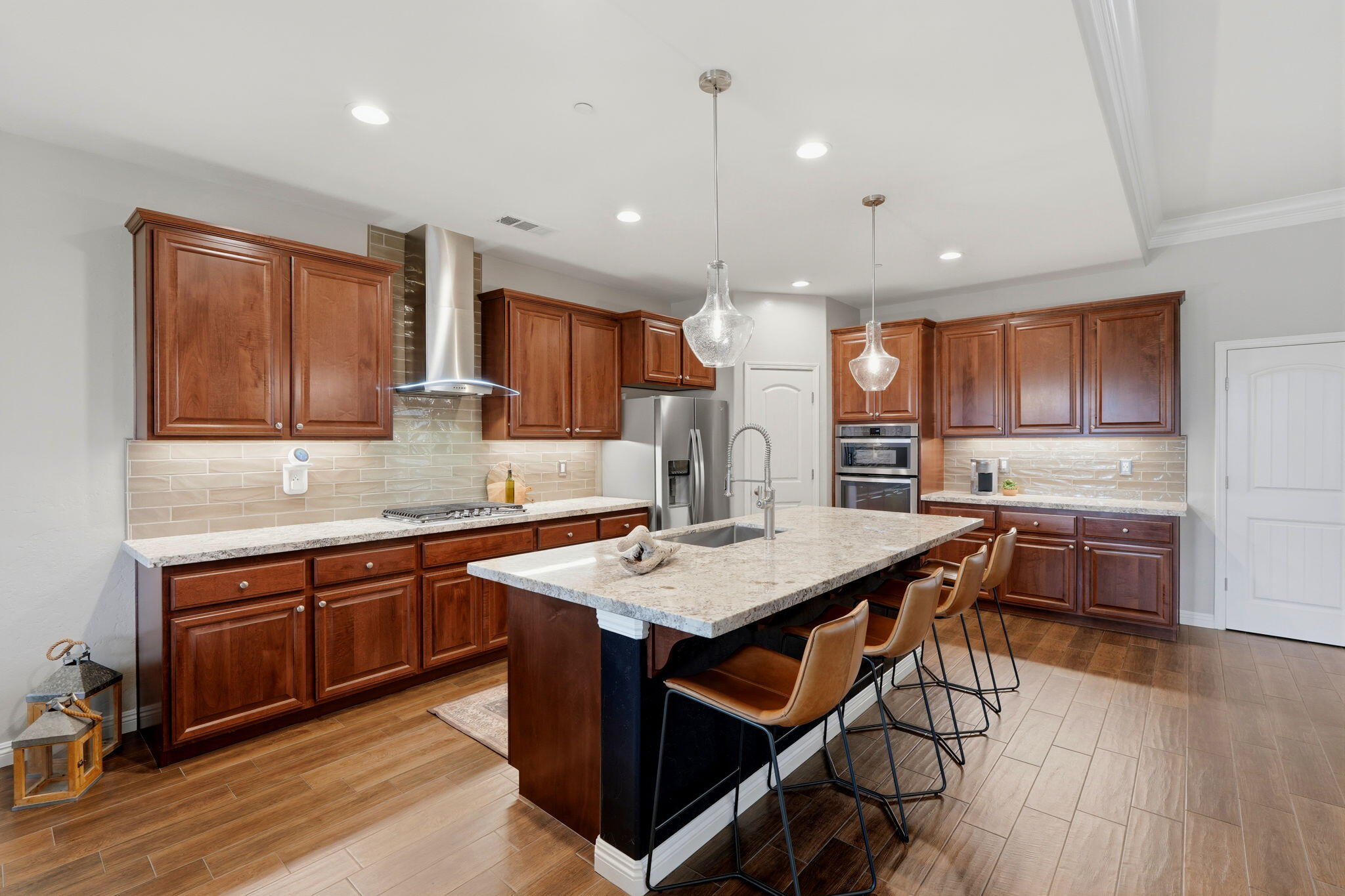 6641 W Oriole Ave, Visalia, CA 93291