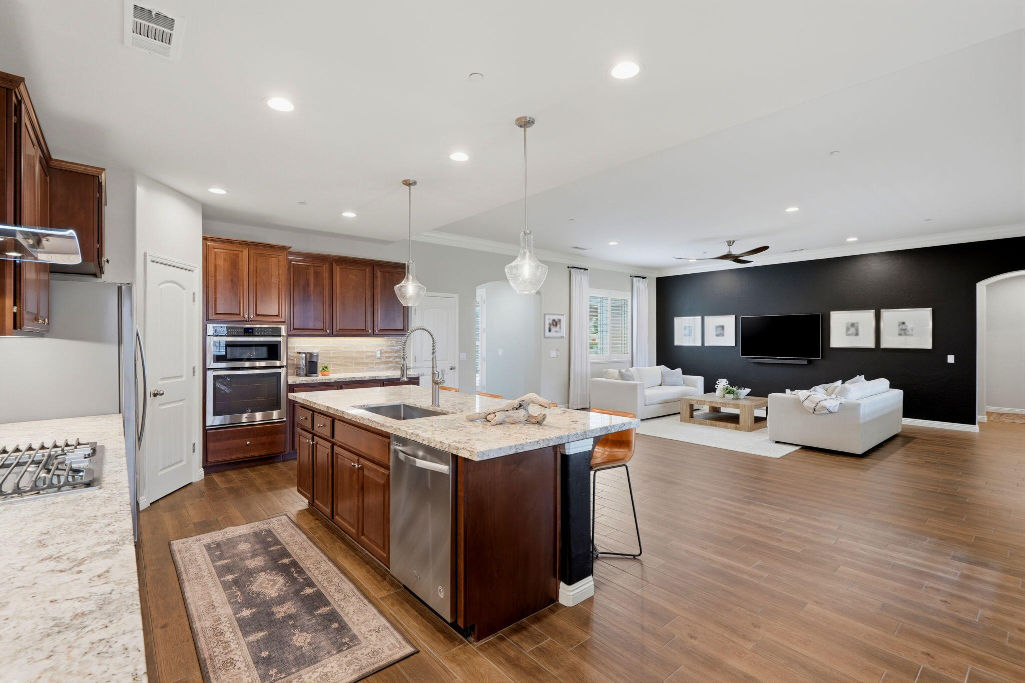 6641 W Oriole Ave, Visalia, CA 93291