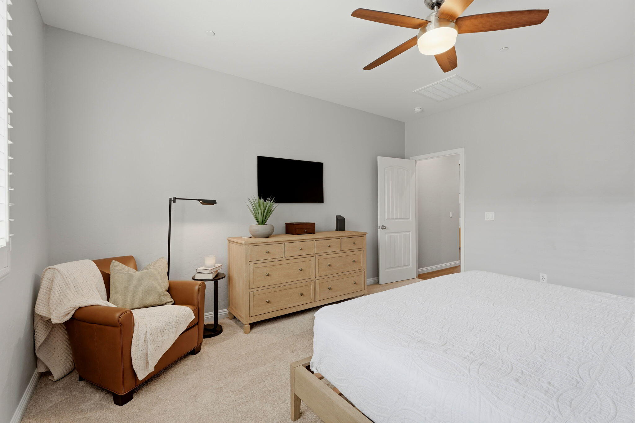 6641 W Oriole Ave, Visalia, CA 93291