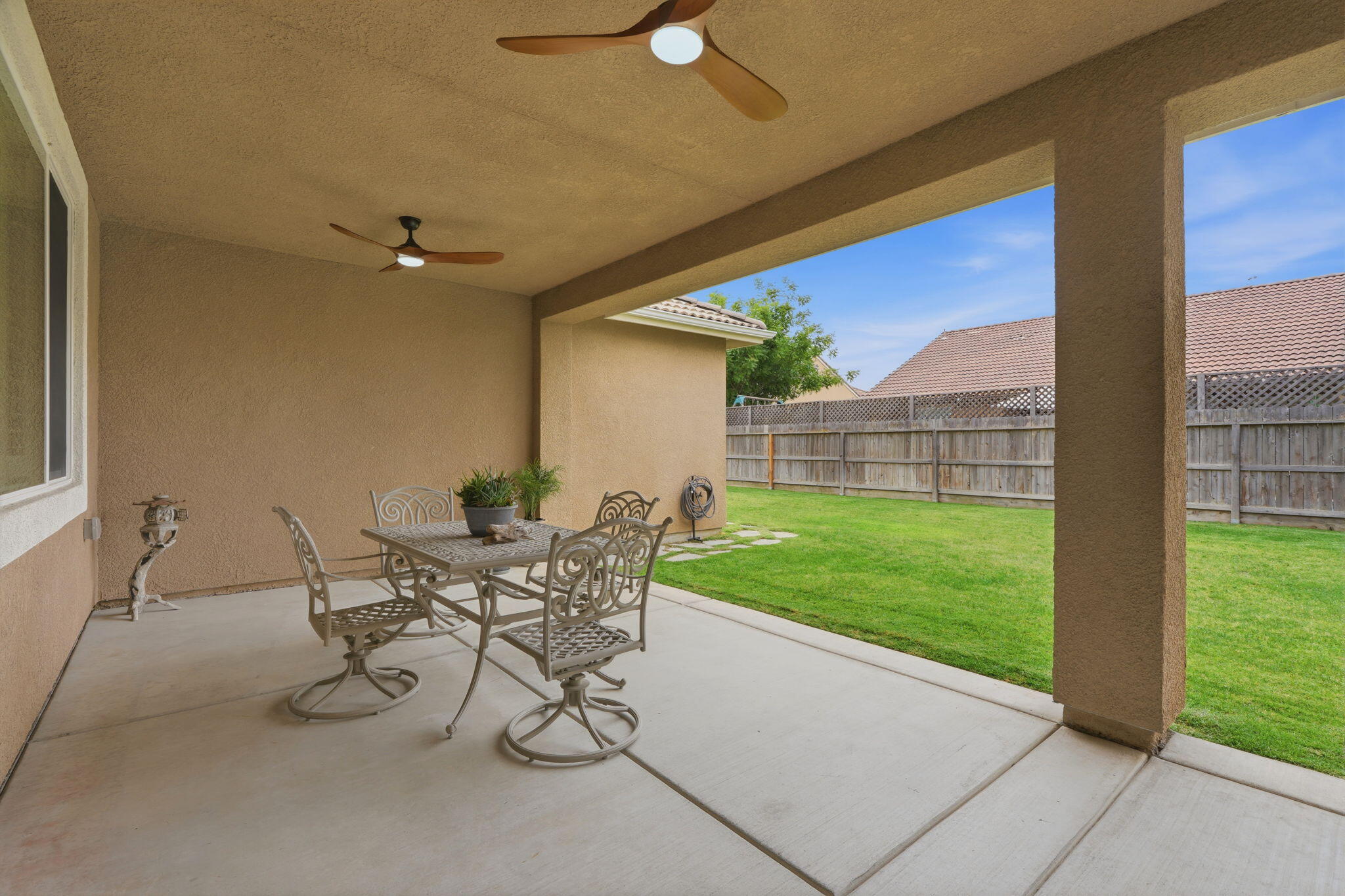 6641 W Oriole Ave, Visalia, CA 93291