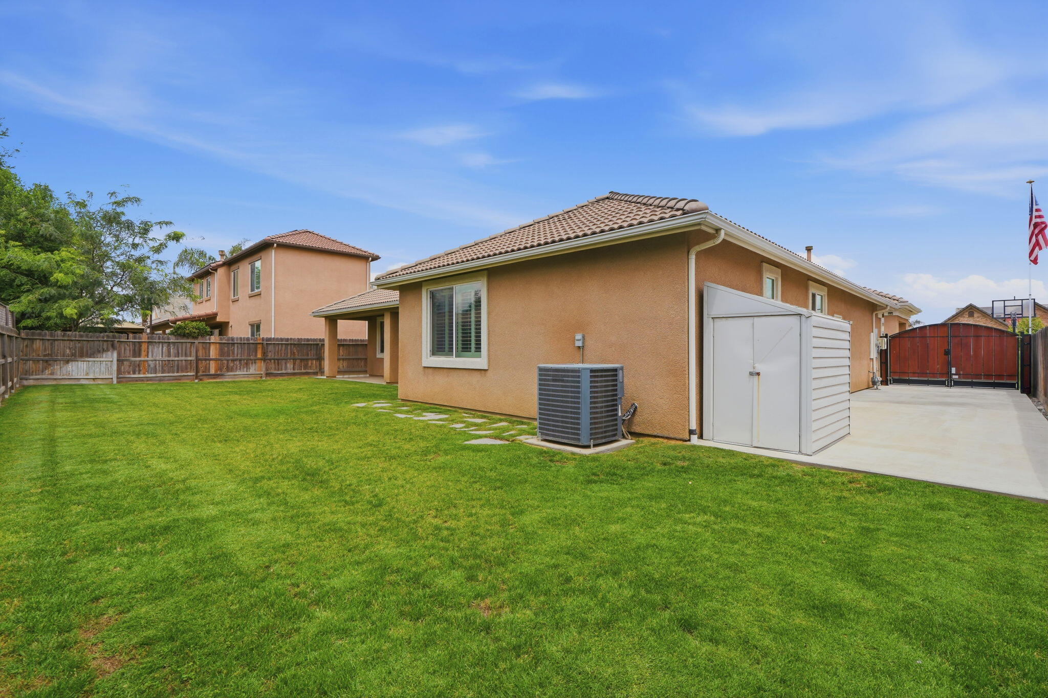 6641 W Oriole Ave, Visalia, CA 93291