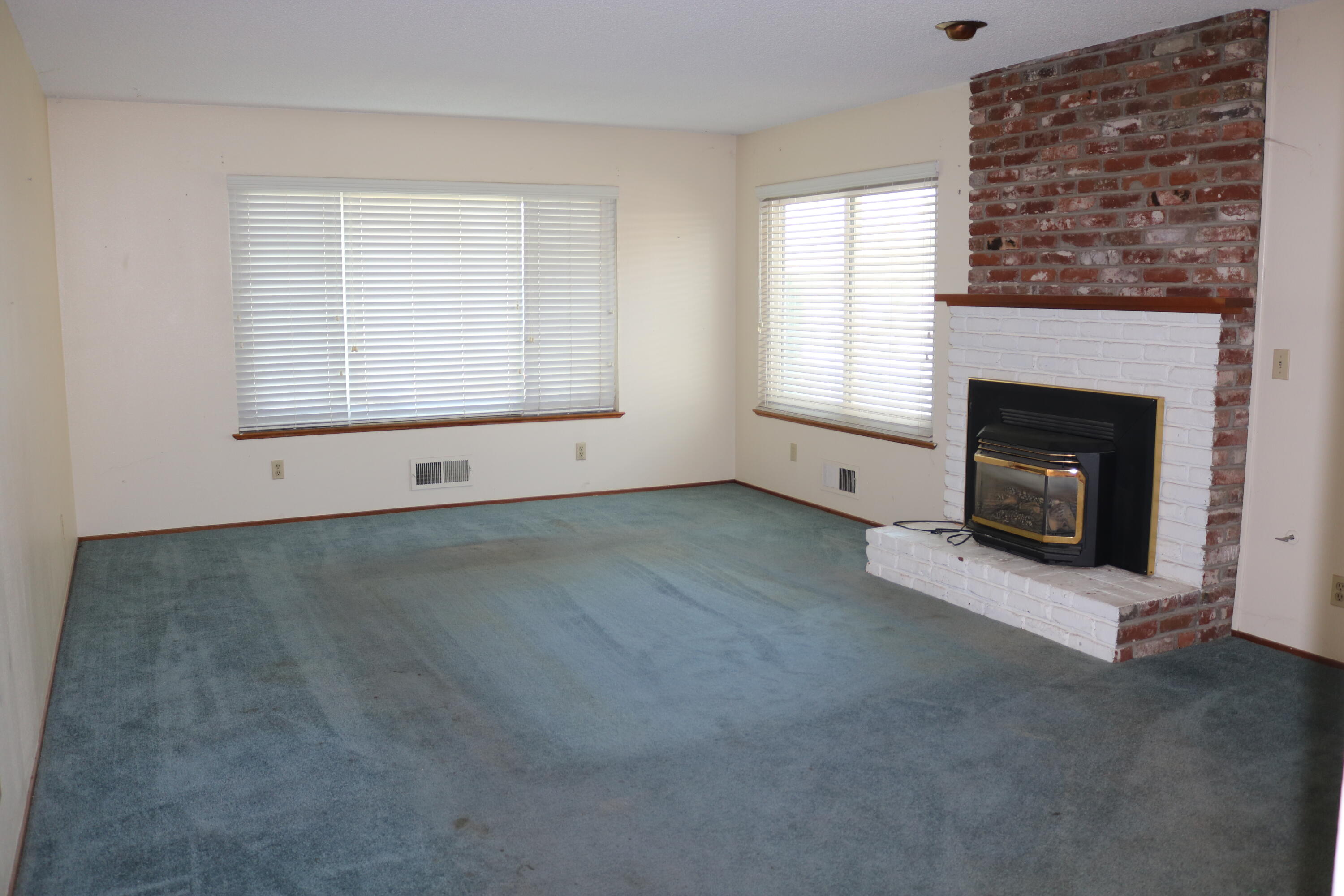 316 Plum Dr, Exeter, CA 93221