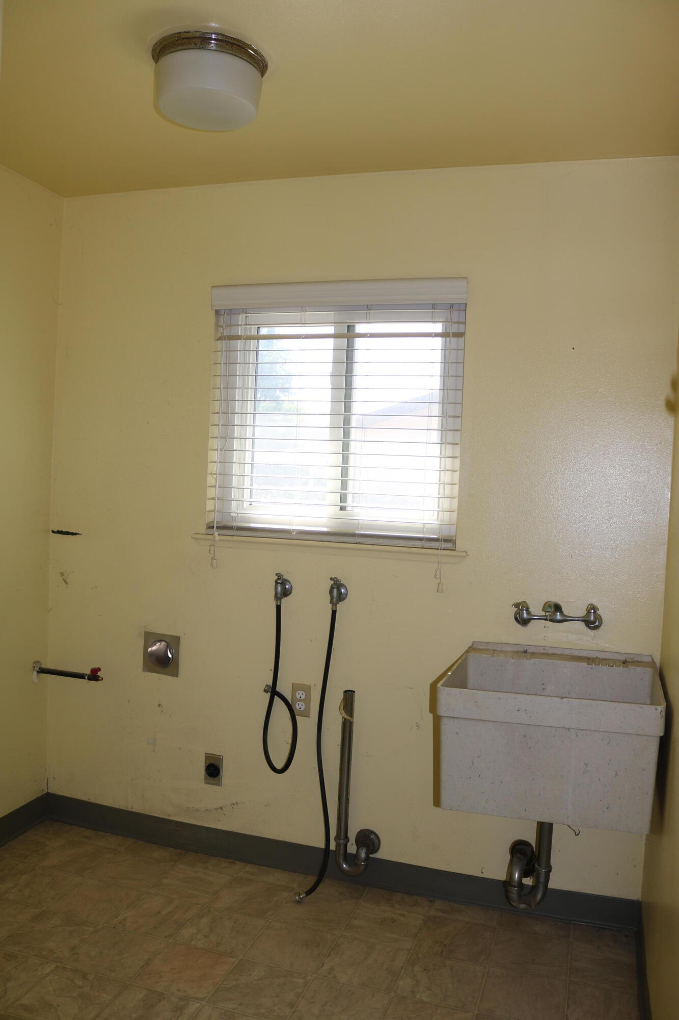 316 Plum Dr, Exeter, CA 93221