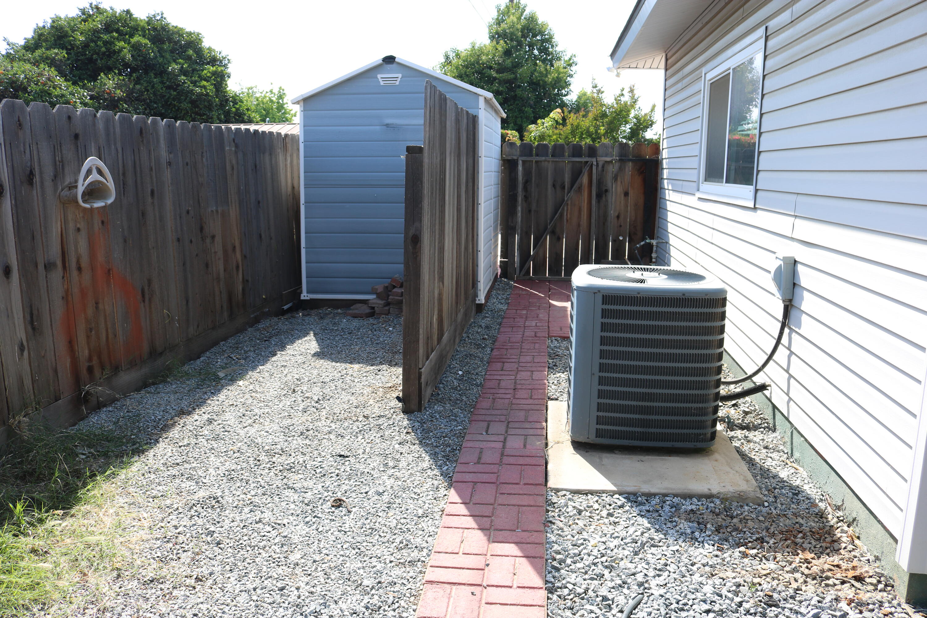 316 Plum Dr, Exeter, CA 93221