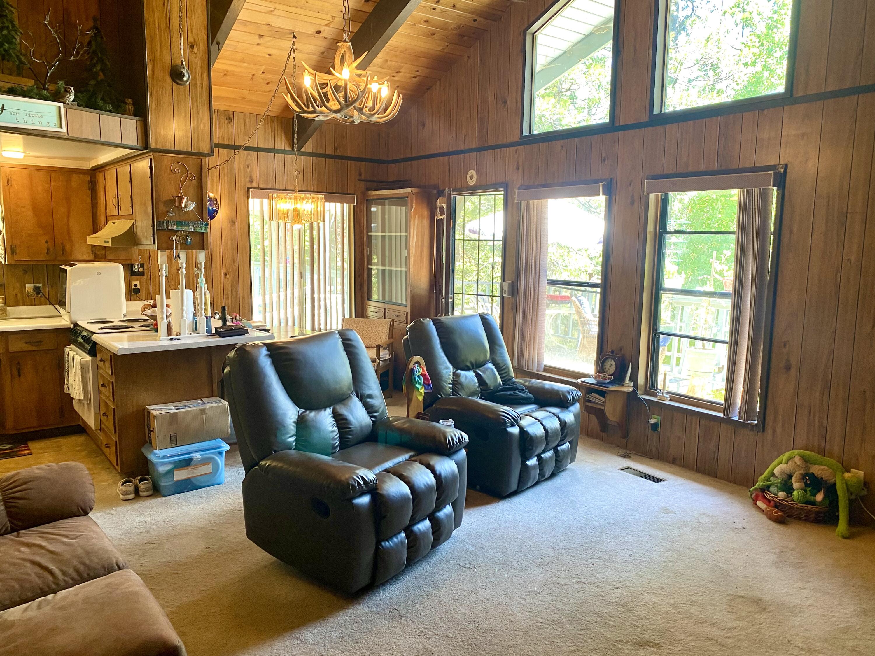 1207 Pine Haven Ct, Springville, CA 93265