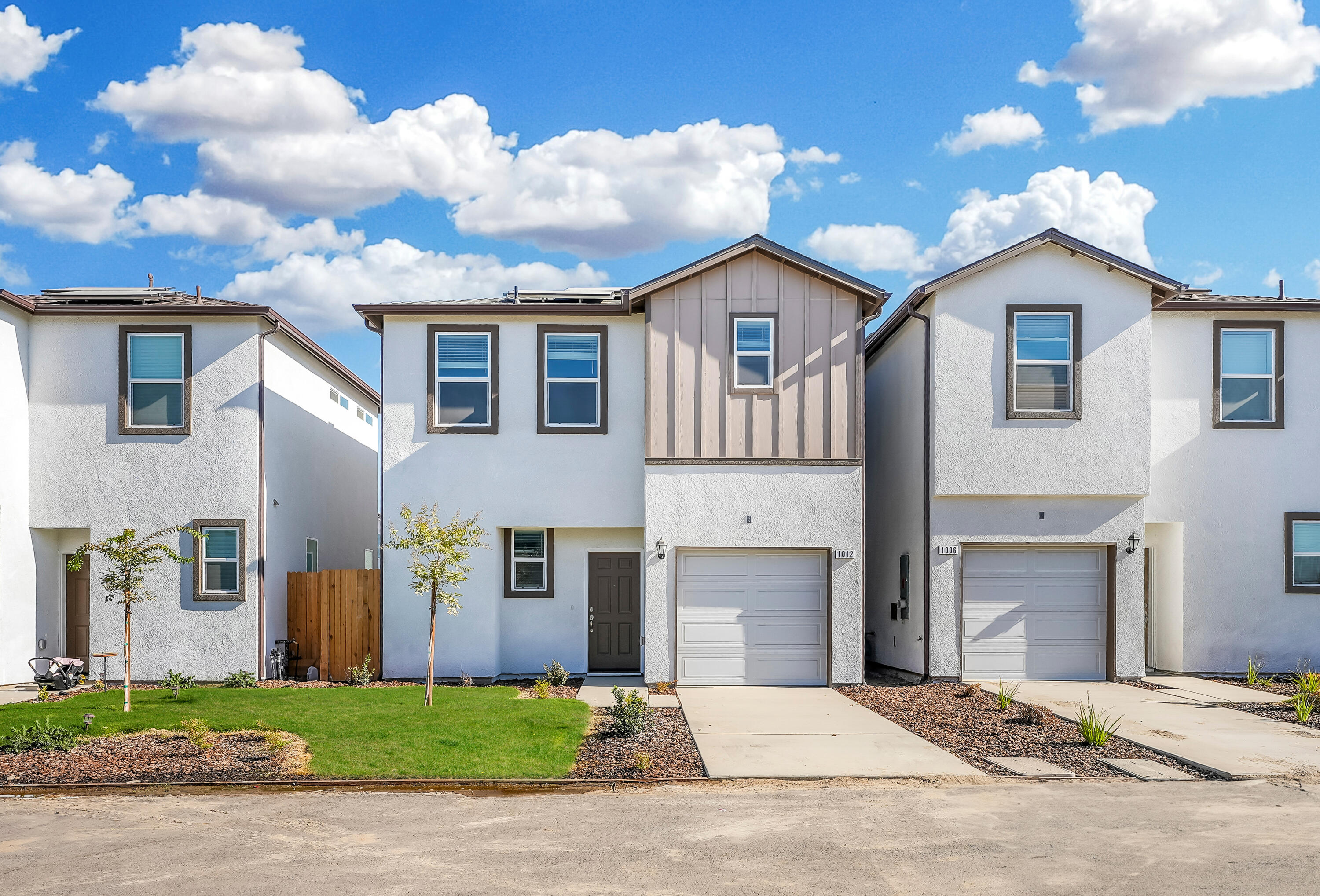 1012 Buena Vista Ln, Hanford, CA 93230