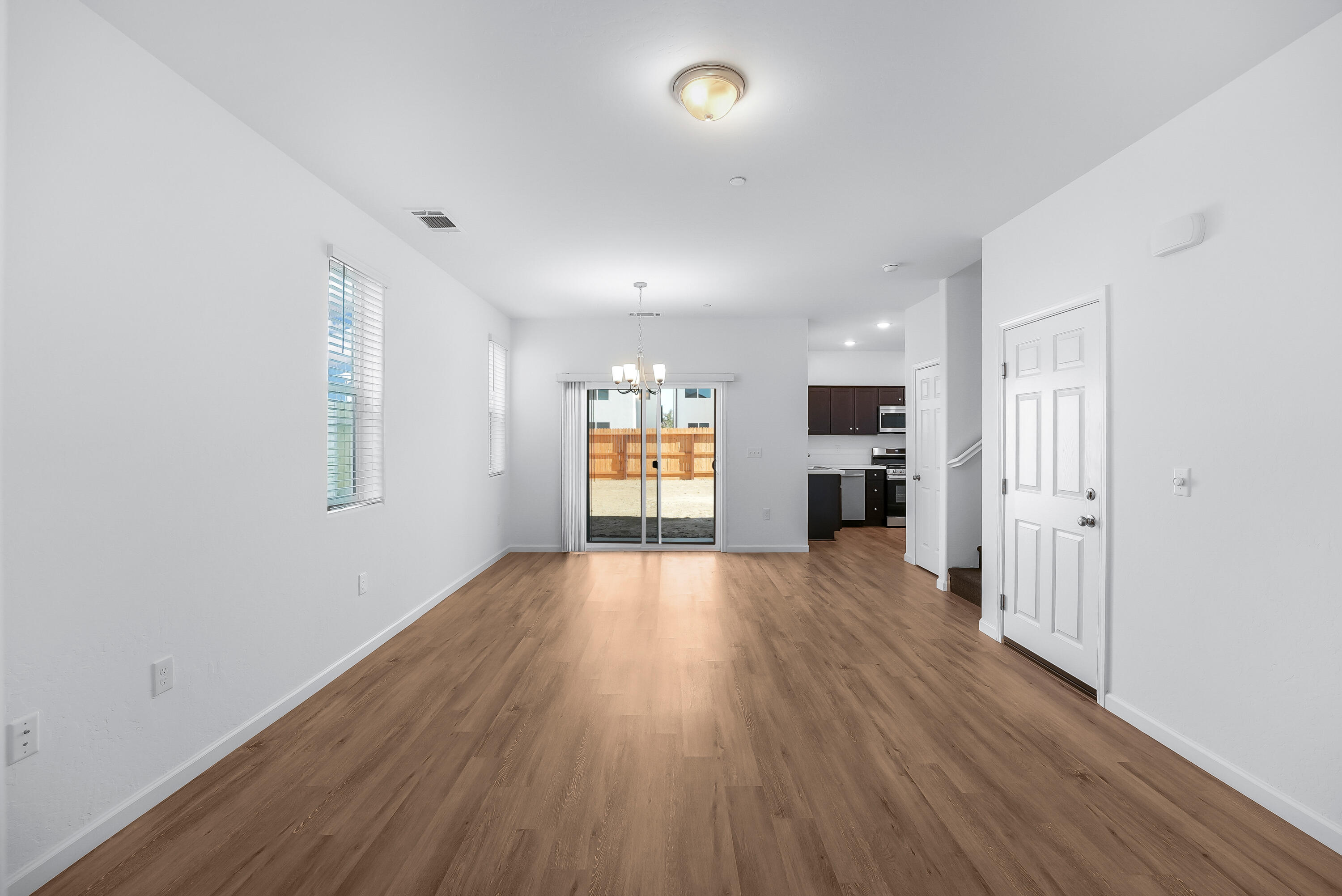 1012 Buena Vista Ln, Hanford, CA 93230