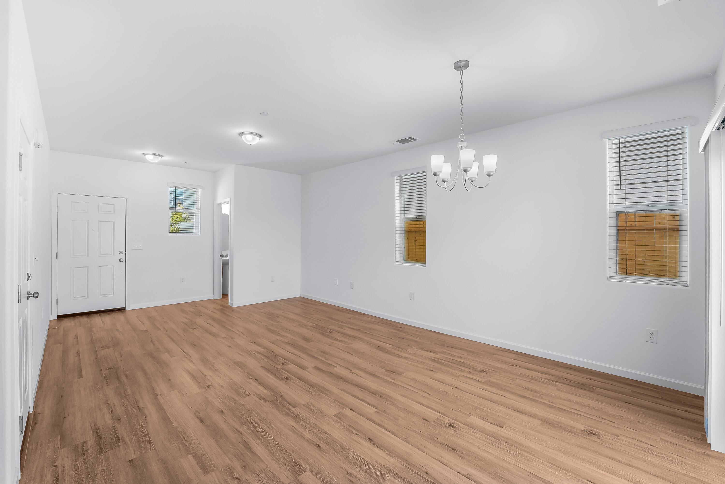 1012 Buena Vista Ln, Hanford, CA 93230