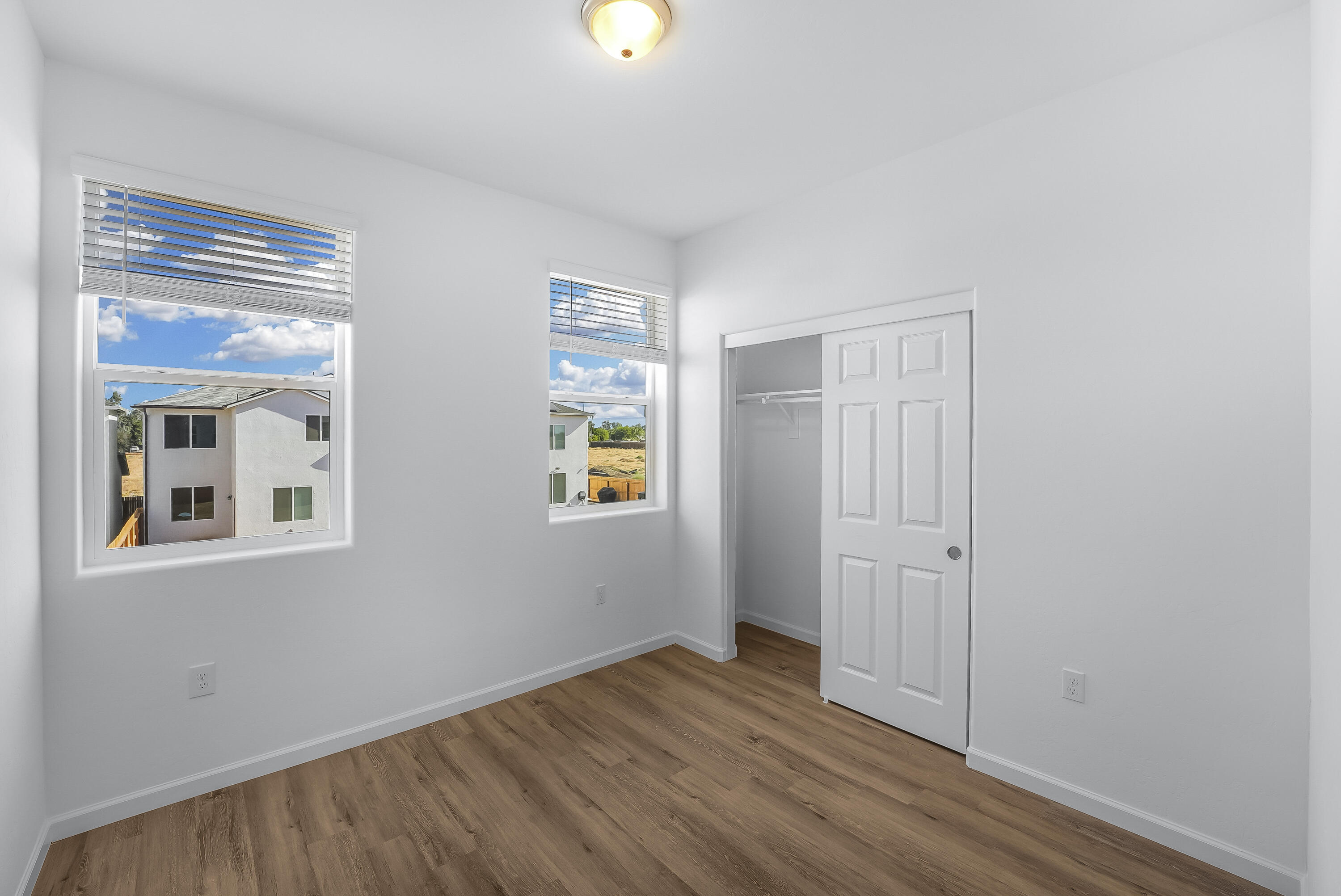 1012 Buena Vista Ln, Hanford, CA 93230