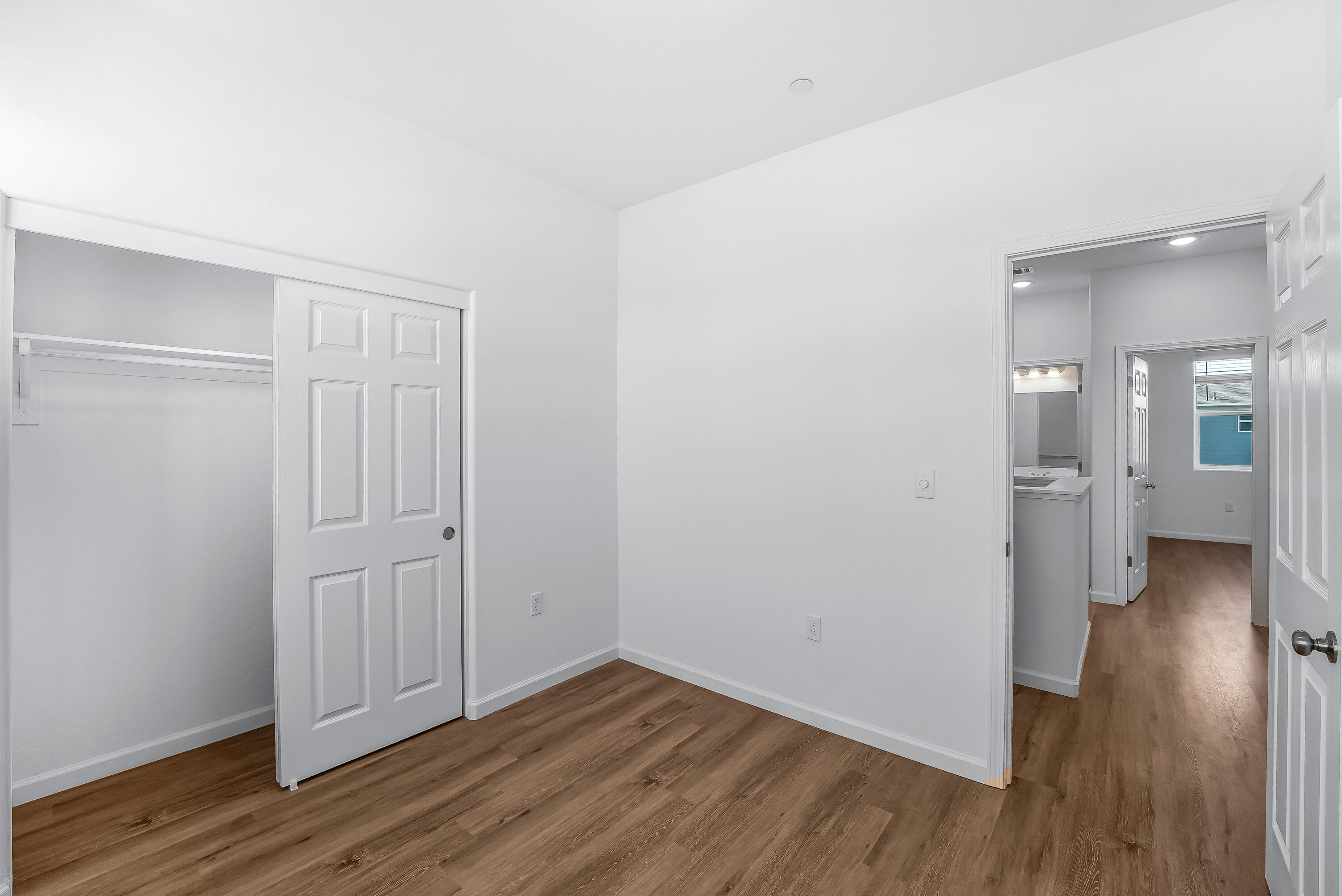 1012 Buena Vista Ln, Hanford, CA 93230