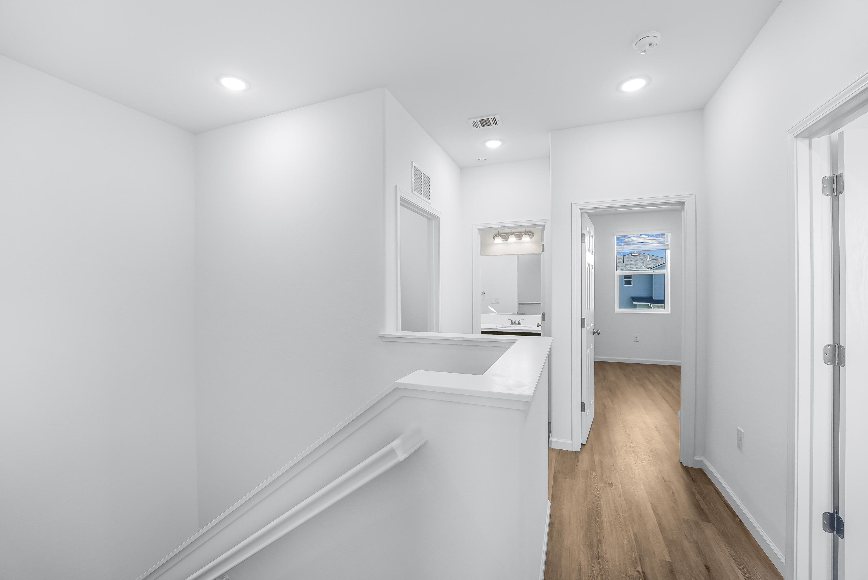 1012 Buena Vista Ln, Hanford, CA 93230