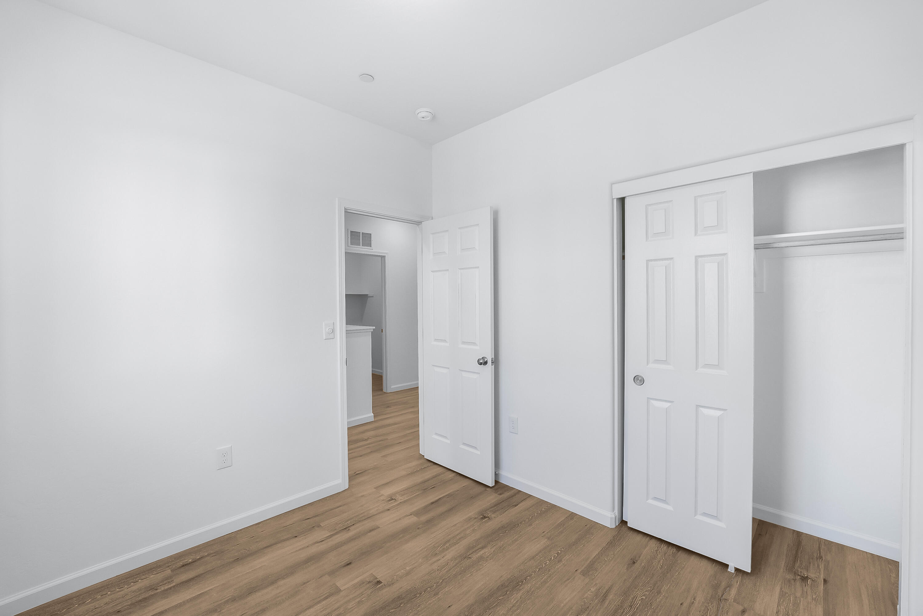1012 Buena Vista Ln, Hanford, CA 93230