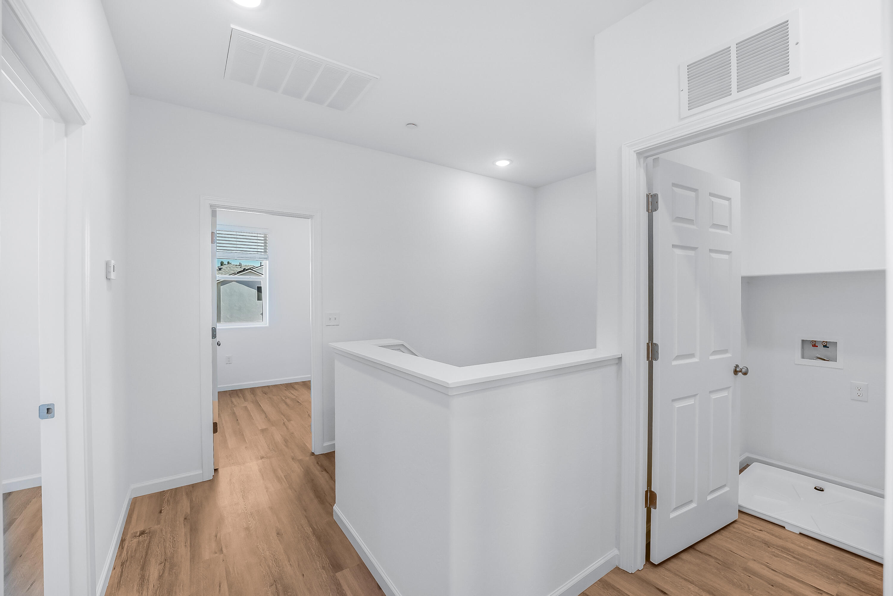 1012 Buena Vista Ln, Hanford, CA 93230
