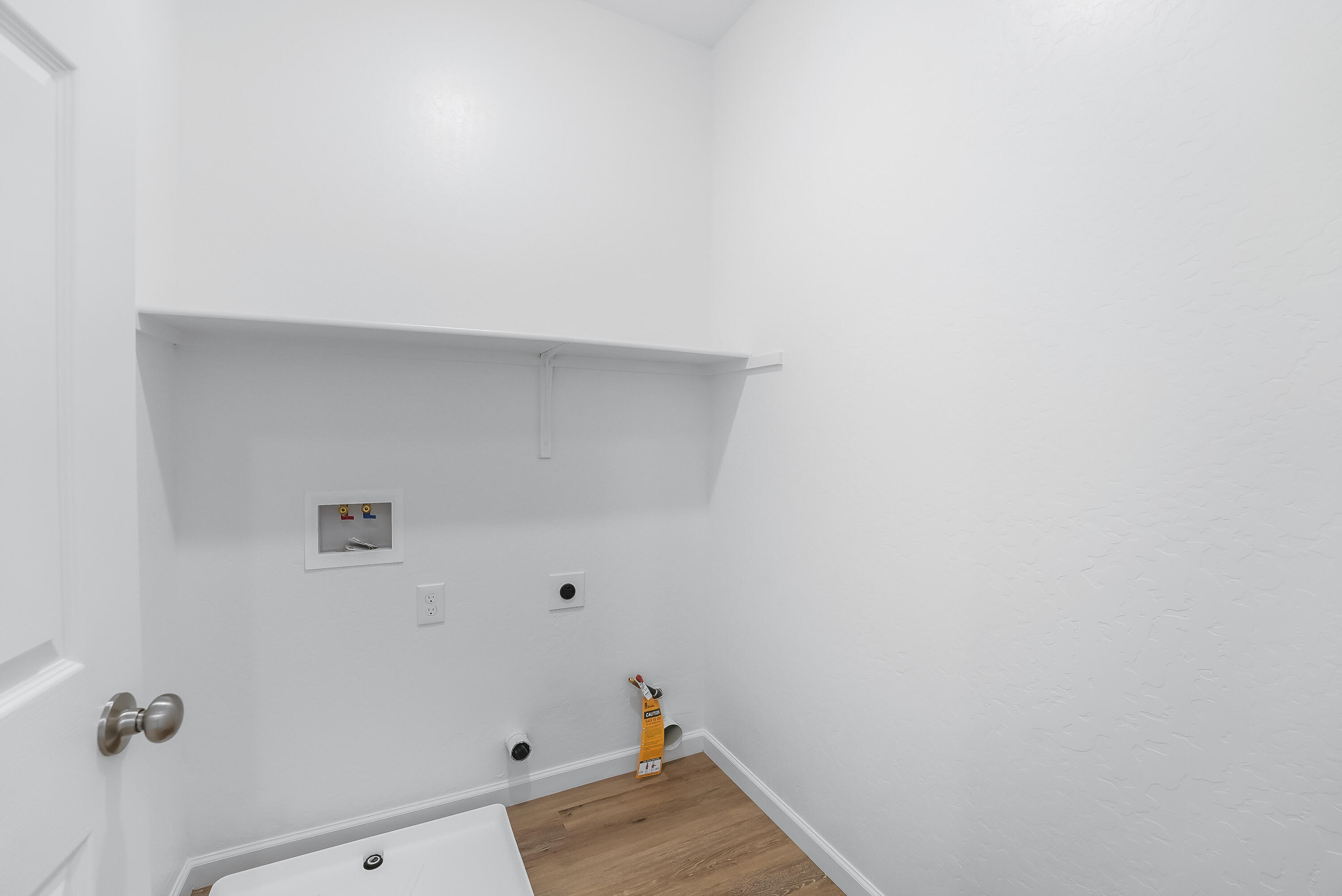 1012 Buena Vista Ln, Hanford, CA 93230