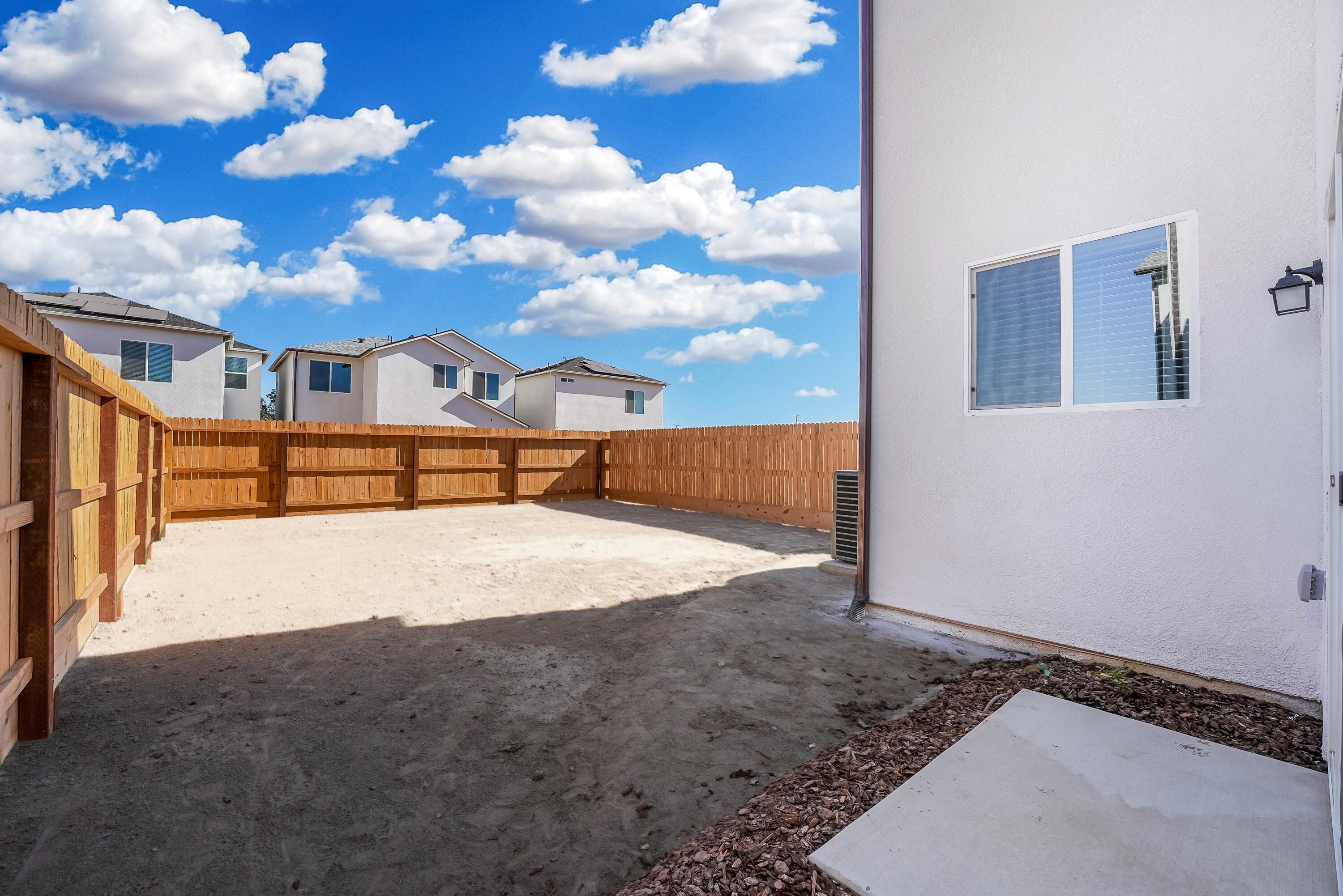 1012 Buena Vista Ln, Hanford, CA 93230