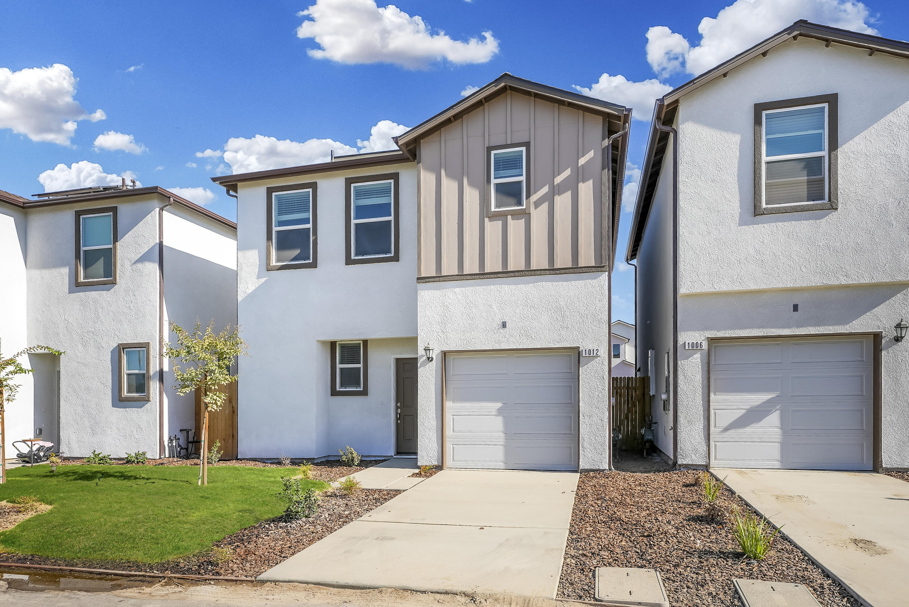1012 Buena Vista Ln, Hanford, CA 93230