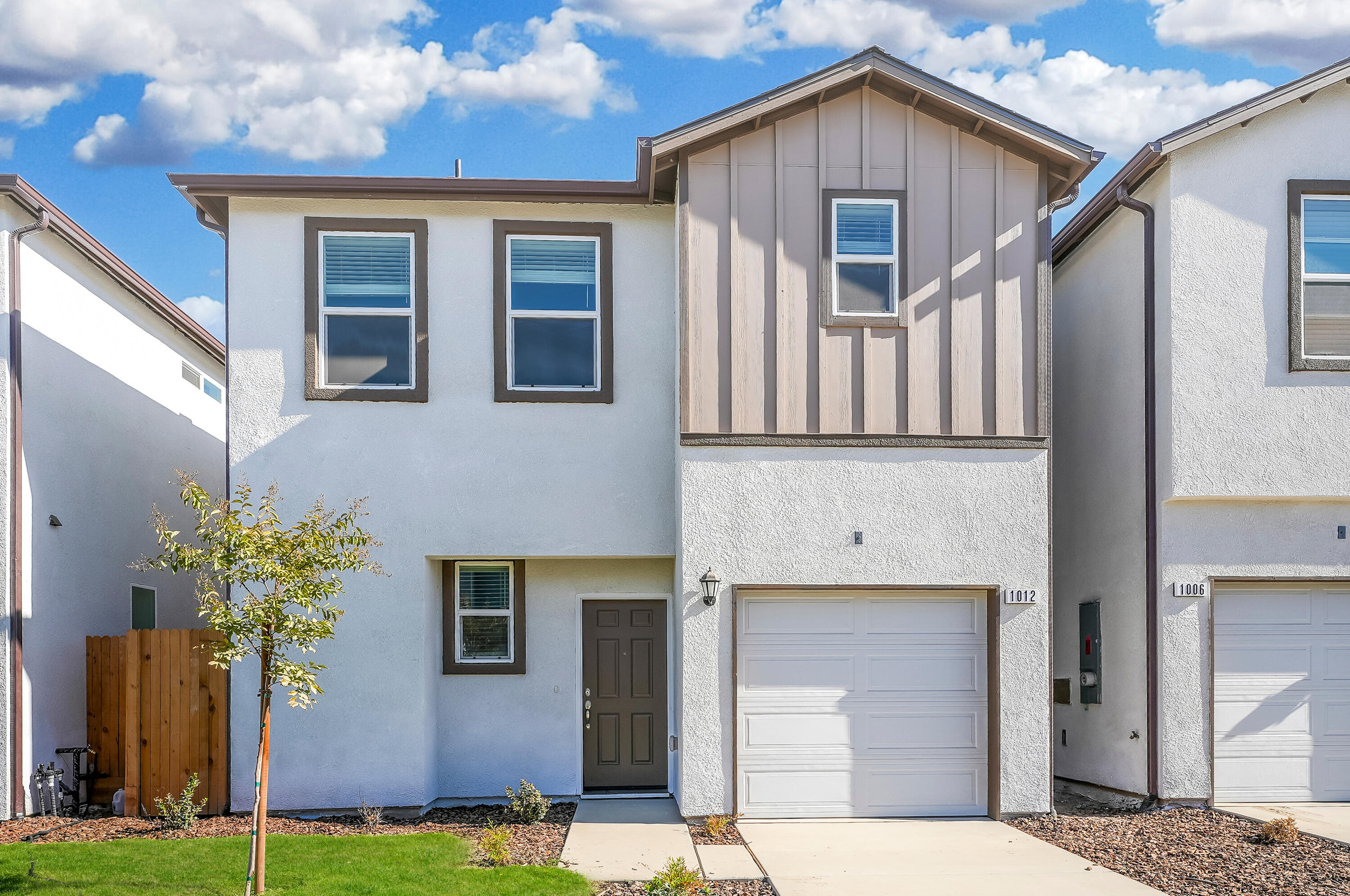 1012 Buena Vista Ln, Hanford, CA 93230