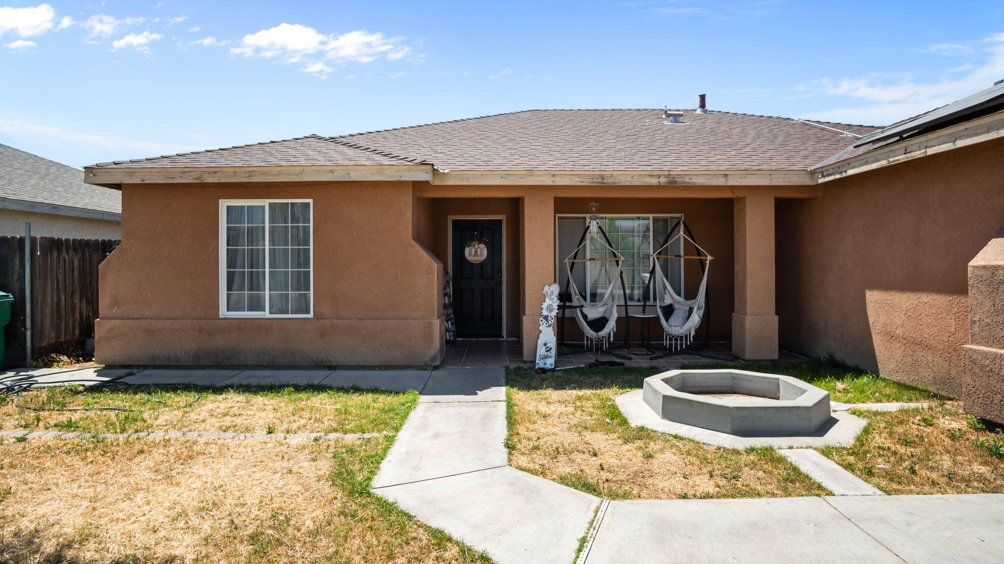 557 S Indiana St, Porterville, CA 93257