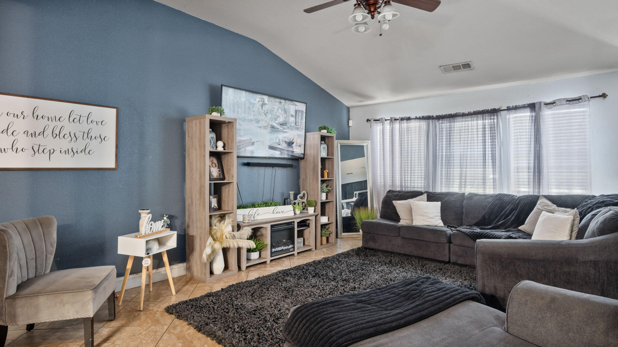 557 S Indiana St, Porterville, CA 93257