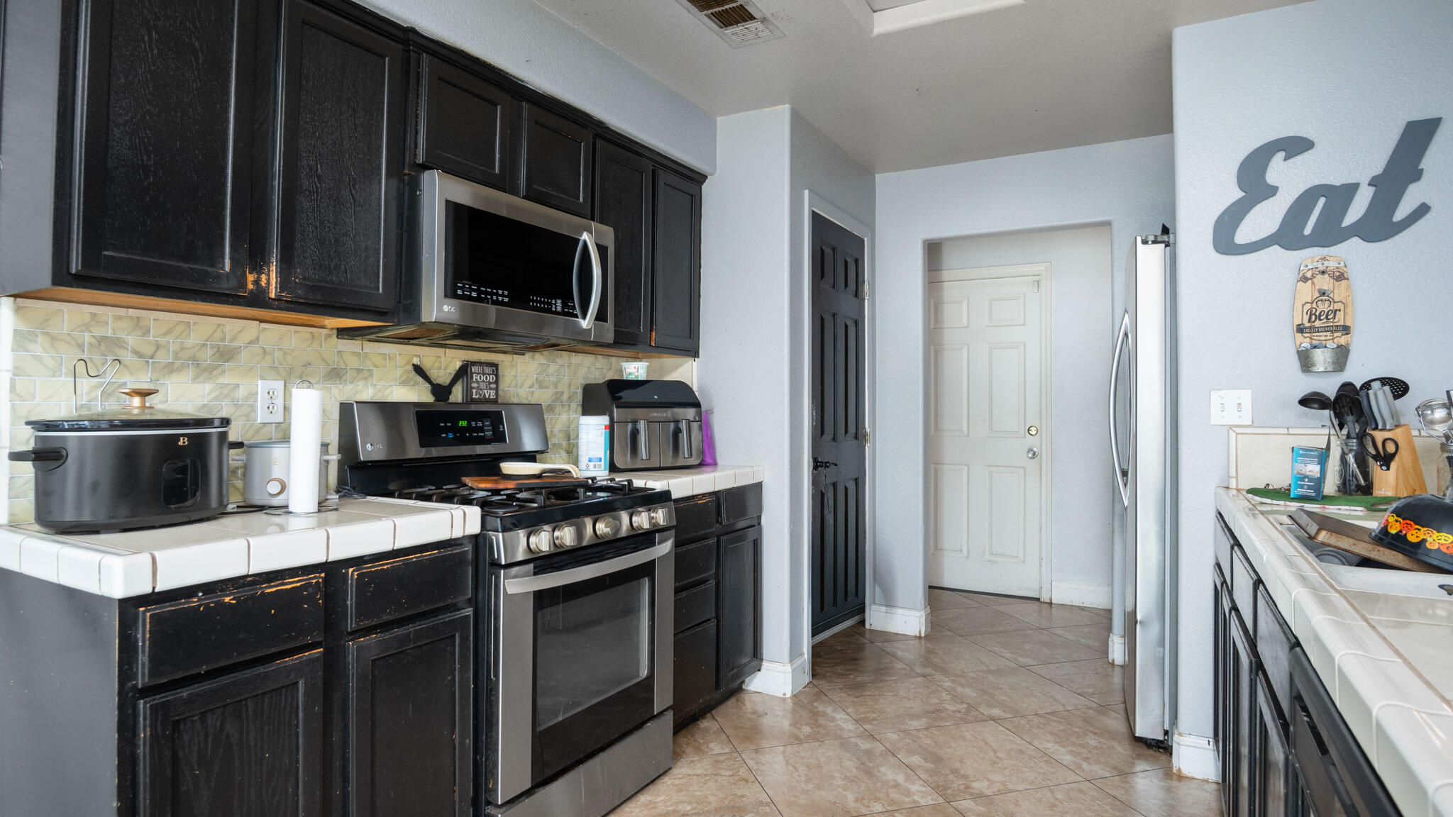 557 S Indiana St, Porterville, CA 93257