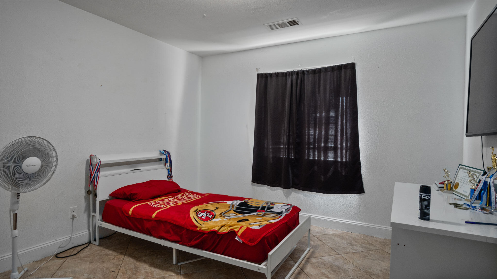 557 S Indiana St, Porterville, CA 93257